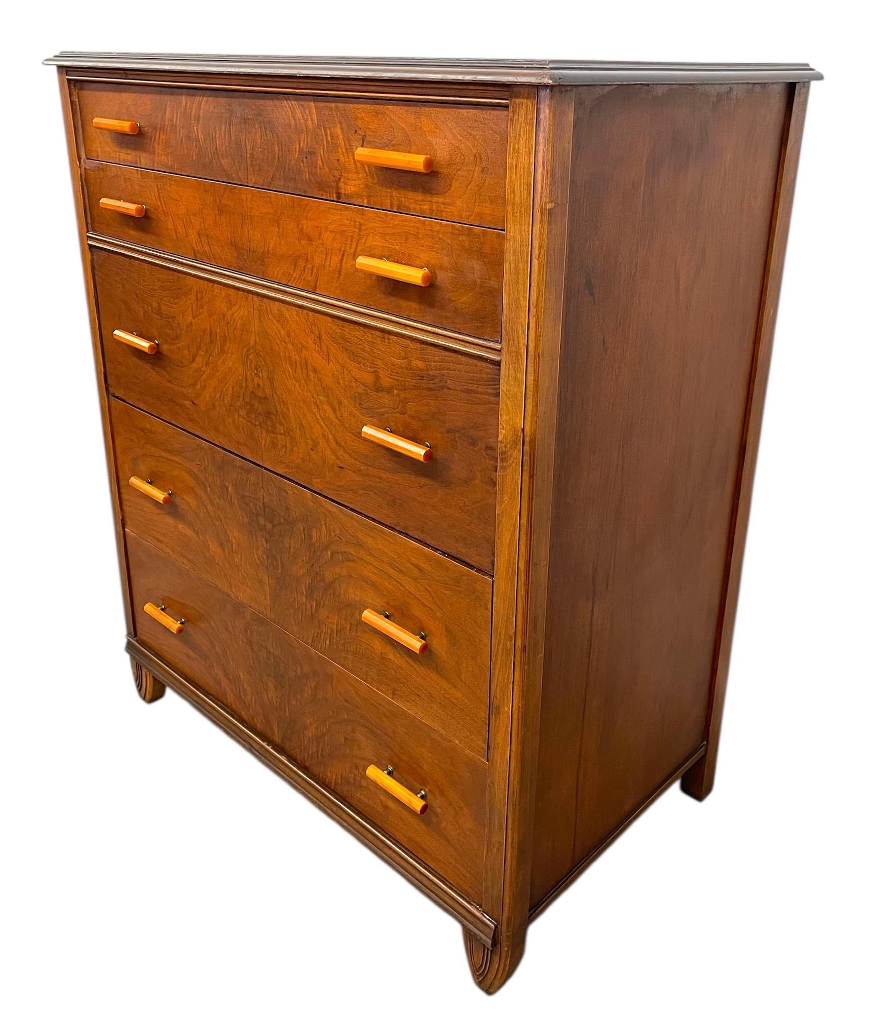 Legno Cassettiera Art of Vintage con cassetti in bachelite di Crescent Furniture Co. in vendita