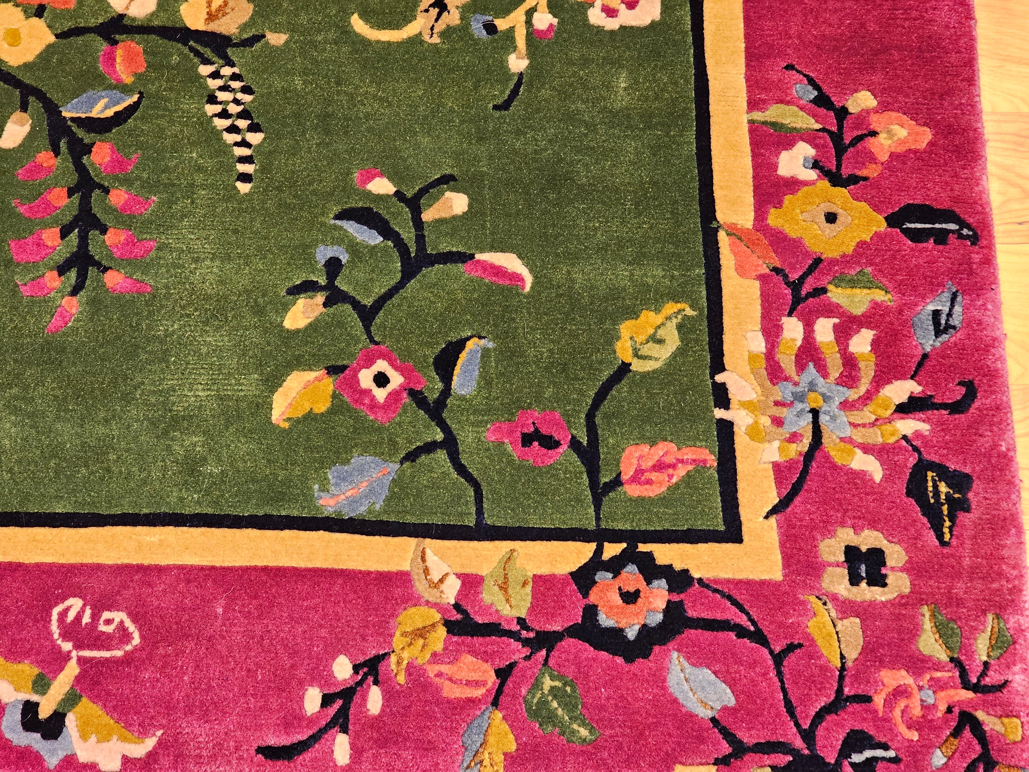 Vintage Art Deco Chinese Rug in Sage Green Field mit Royal Purple Floral Border im Angebot 5