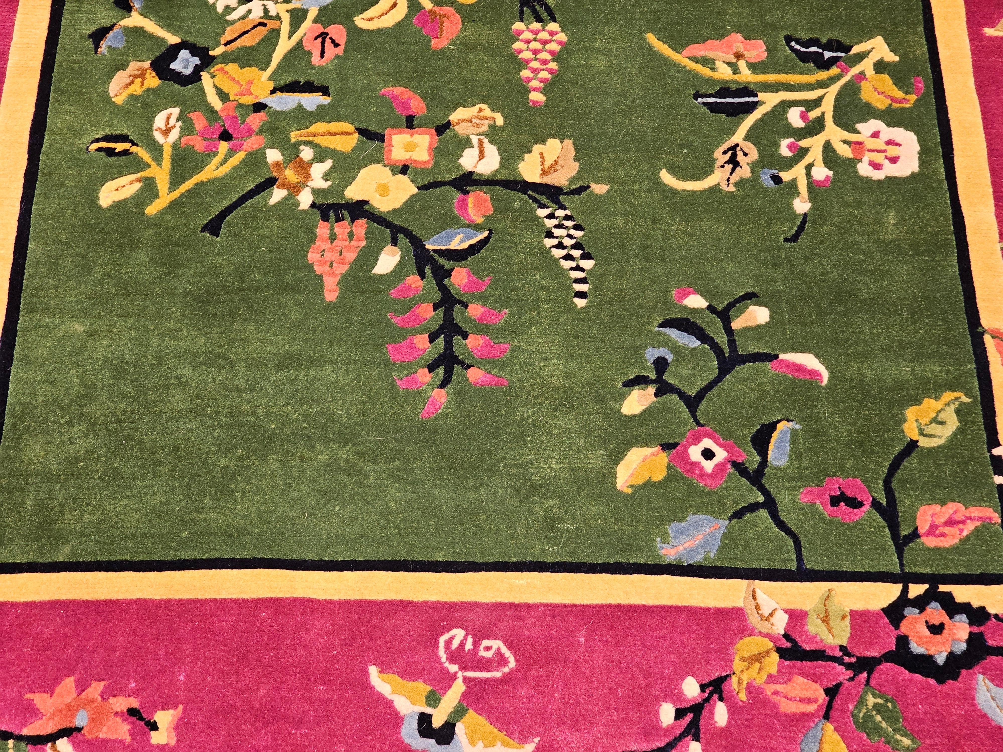 Vintage Art Deco Chinese Rug in Sage Green Field mit Royal Purple Floral Border im Angebot 2