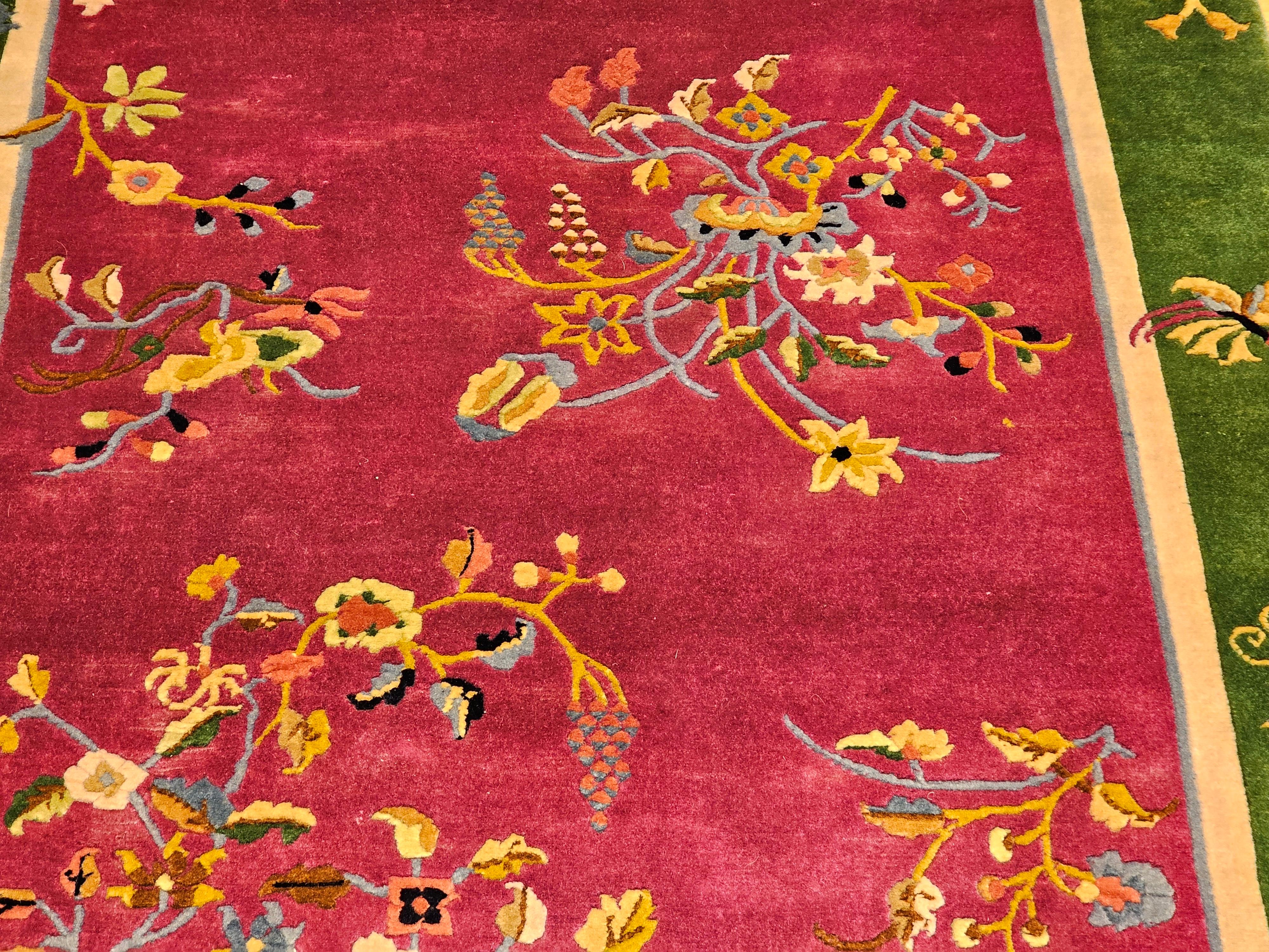 Vintage Art Deco Chinese Rug in Royal Purple Field mit Sage Green Floral Border im Angebot 3