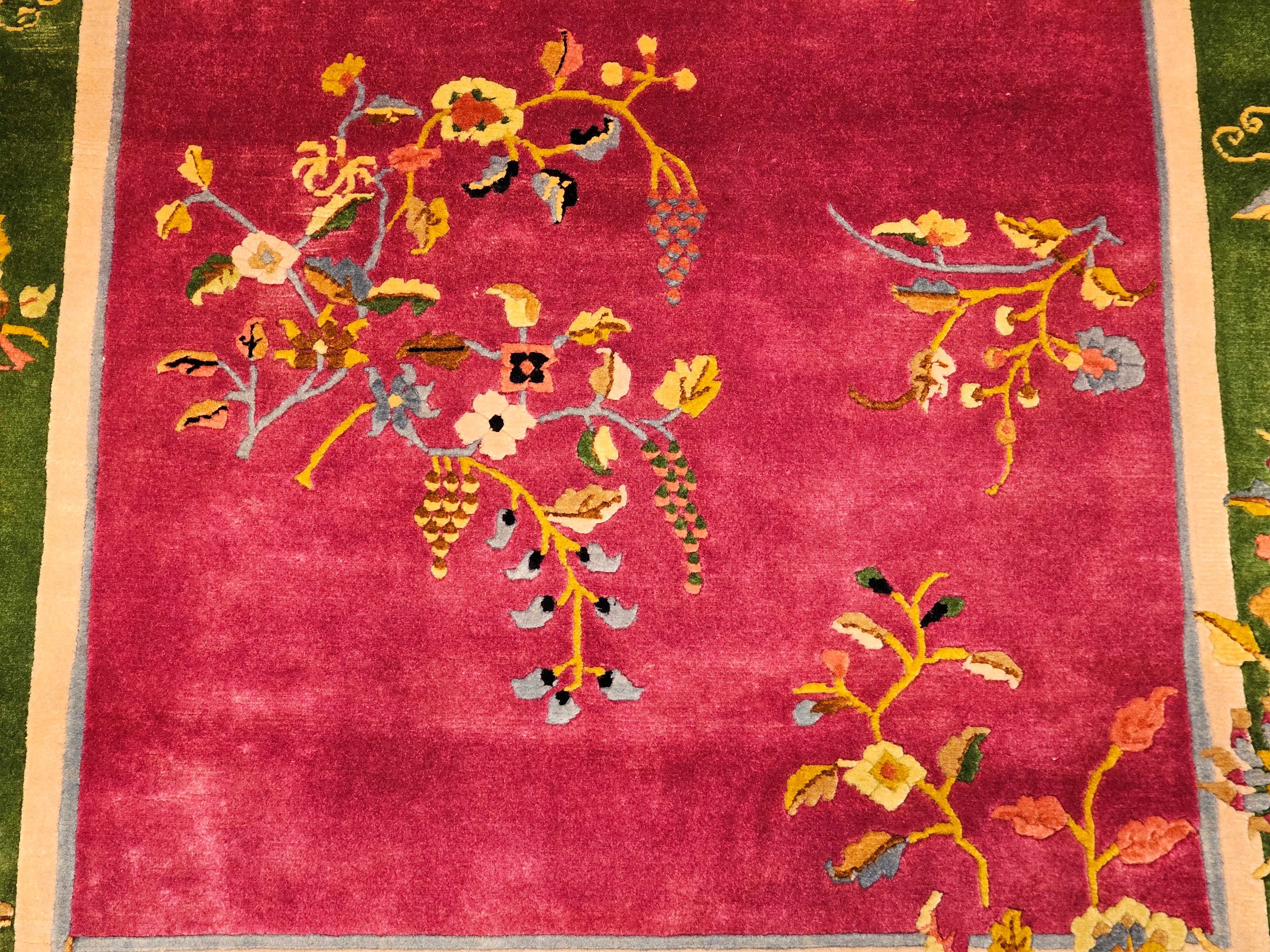 Vintage Art Deco Chinese Rug in Royal Purple Field mit Sage Green Floral Border im Angebot 4