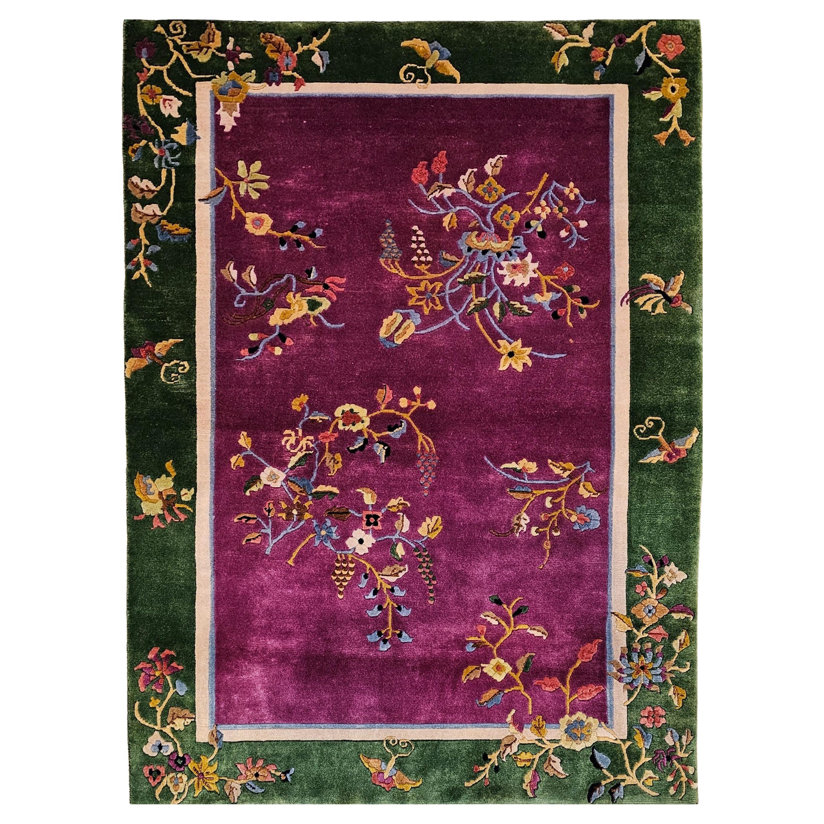 Vintage Art Deco Chinese Rug in Royal Purple Field mit Sage Green Floral Border