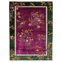 Vintage Art Deco Chinese Rug in Royal Purple Field mit Sage Green Floral Border