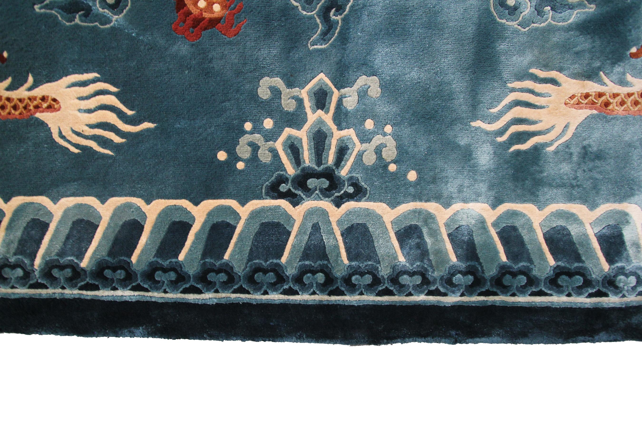 Tapis chinois Art déco vintage en soie ancienne avec tapisserie chinoise et dragon violet en vente 1