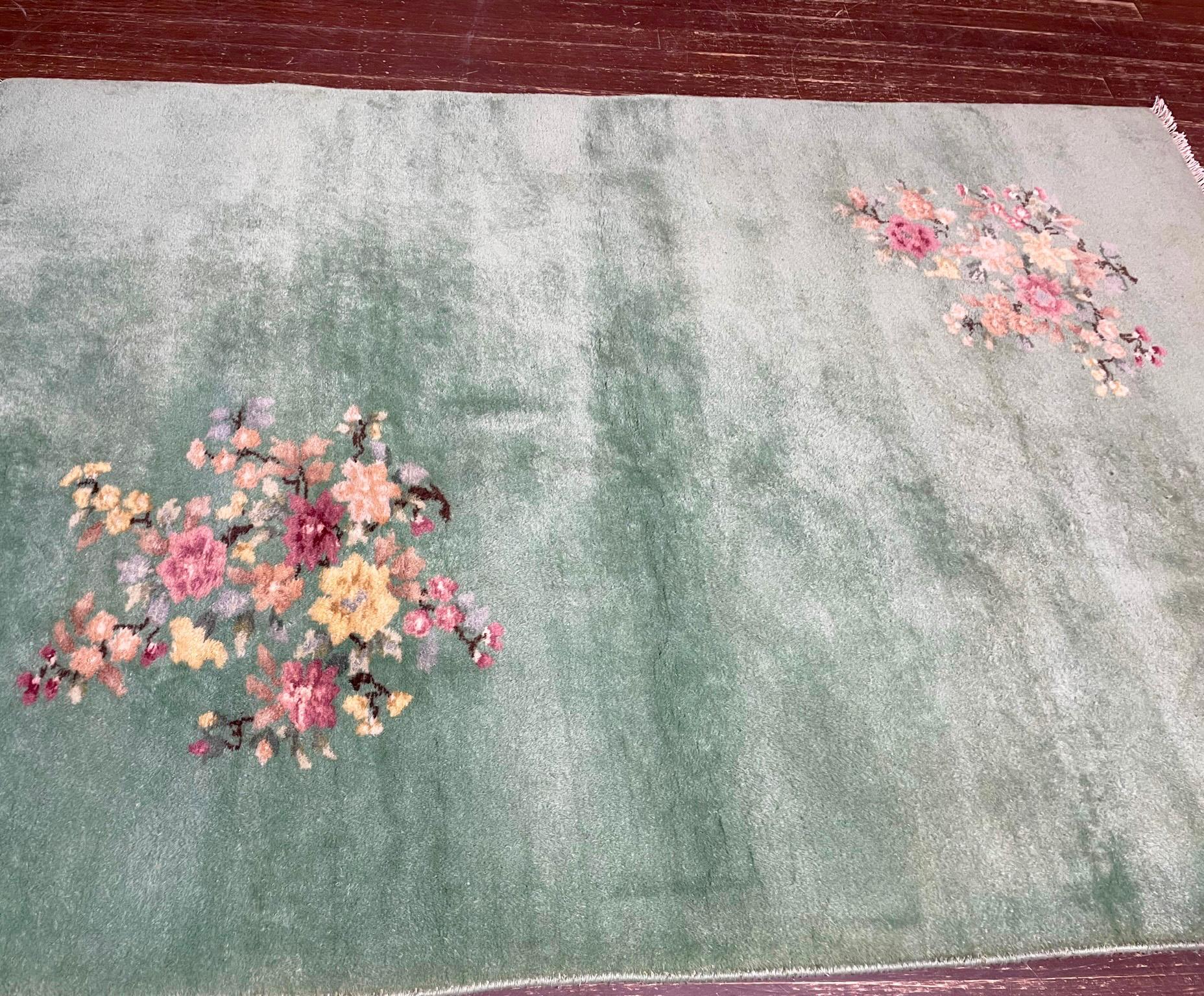 Alfombra china vintage Art Déco, verde en Excelente estado para la venta en Evanston, IL