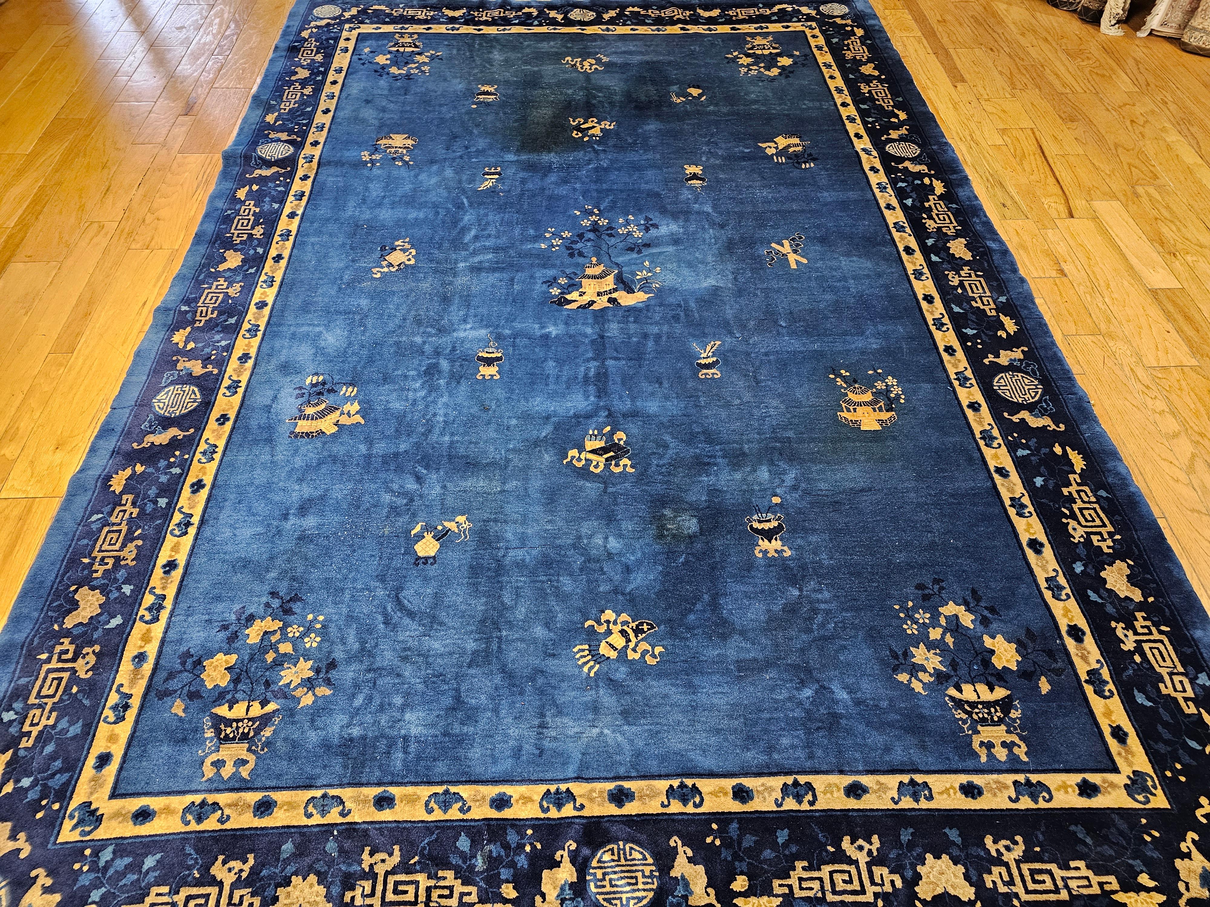 Tapis chinois Art déco vintage avec symboles de bon augure en bleu royal, marine et camel en vente 7