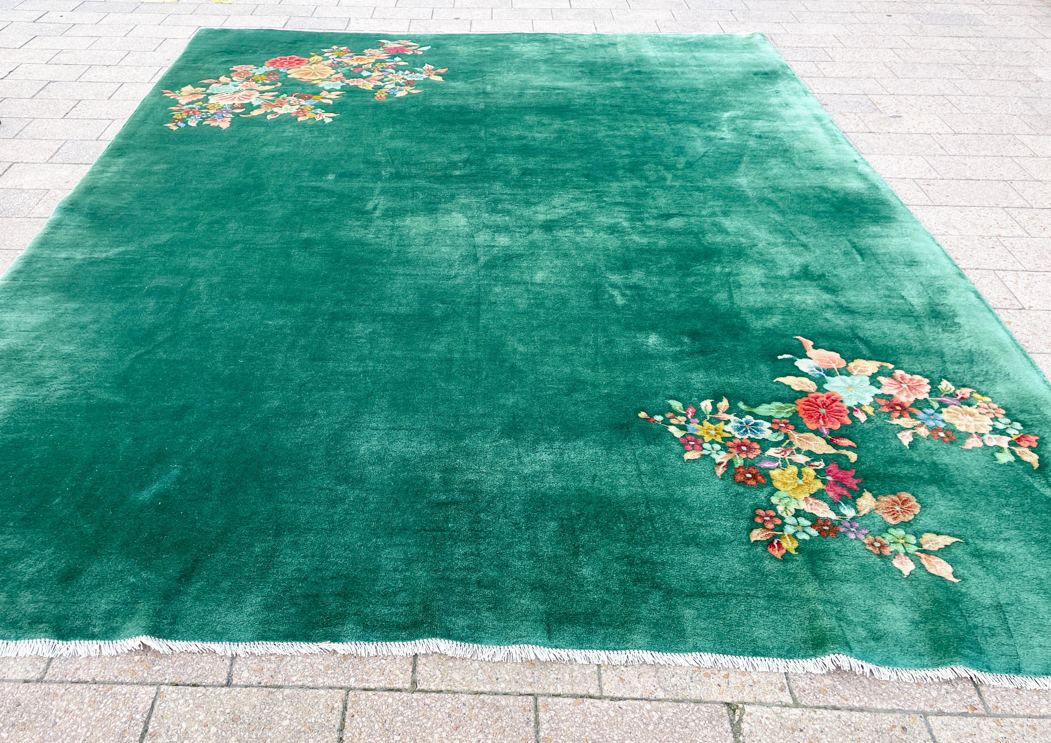 Chinesischer Hochzeitsteppich im Art-Déco-Stil: Ein Wandteppich aus Eleganz und Tradition