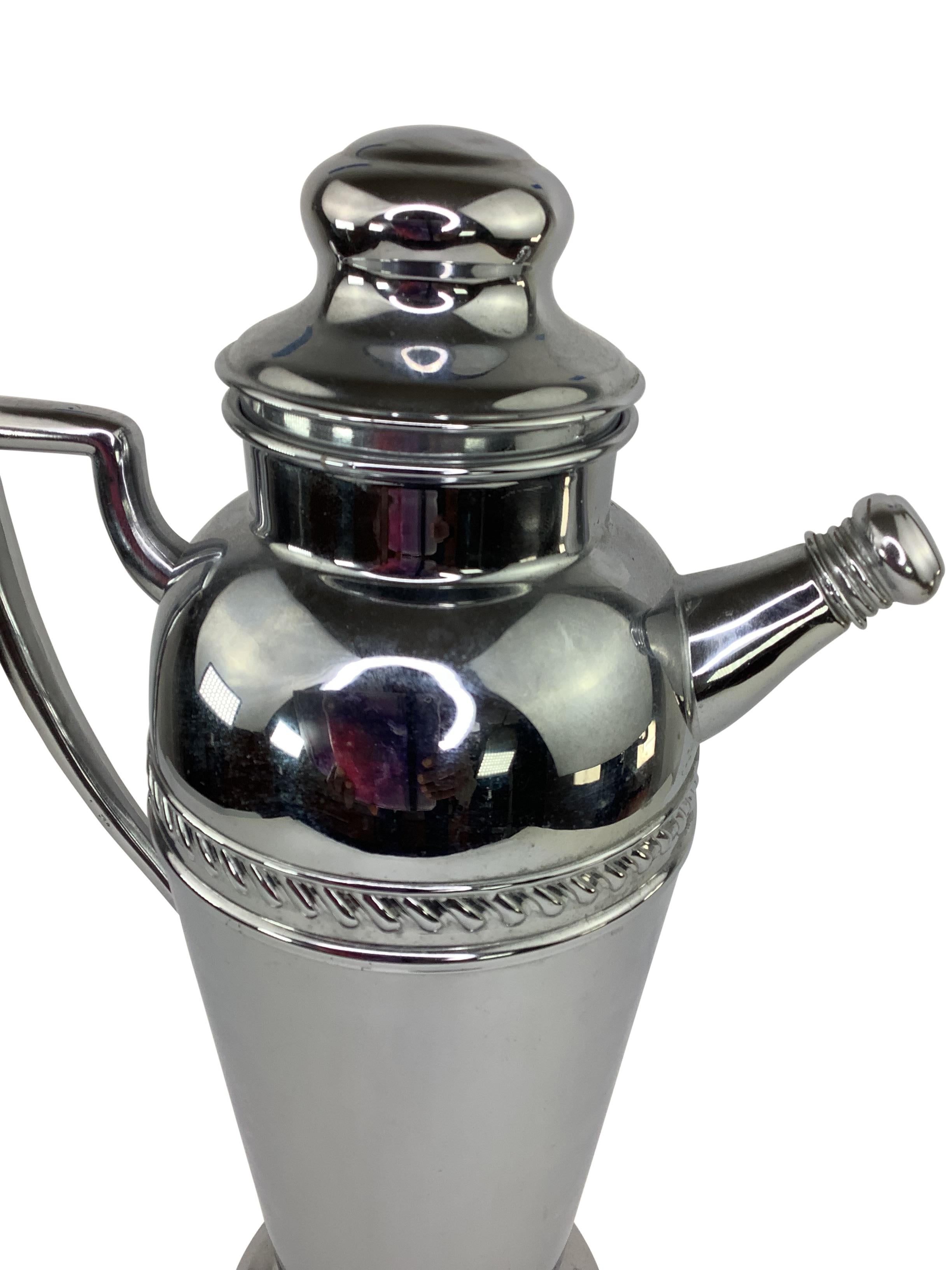 American Vintage Art Deco Chrome Plated Cocktail Shaker For Sale