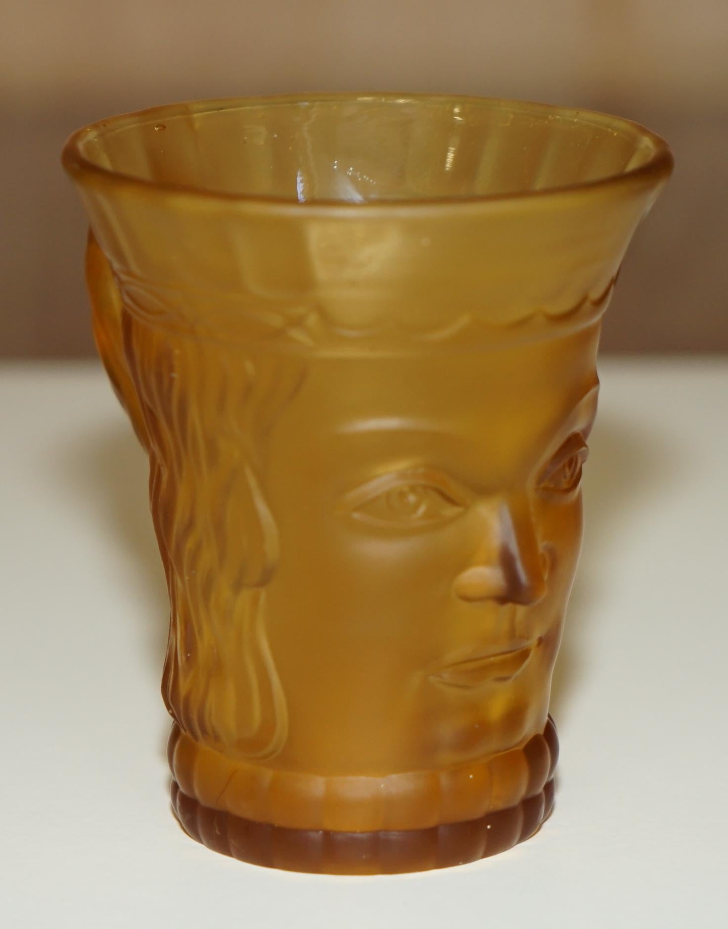 VINTAGE ART DECO CIRCA 1920'S AMBER FACE GLASS CUP SET WITH LARGE PiTCHER JUG For Sale 3