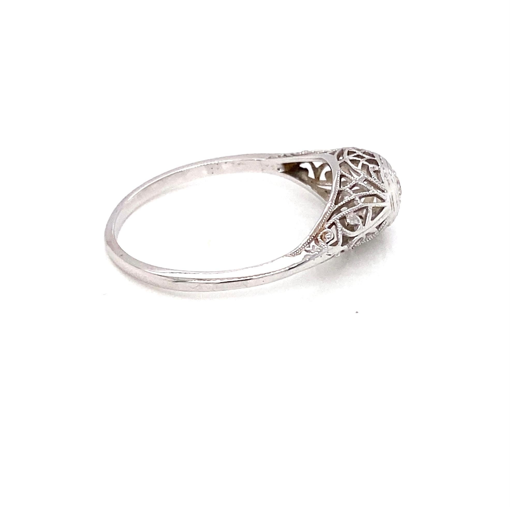 Anillo Vintage Art Decó Circa 1920s Filigrana de Diamantes Oro Blanco 14 Kilates Corte europeo antiguo en venta
