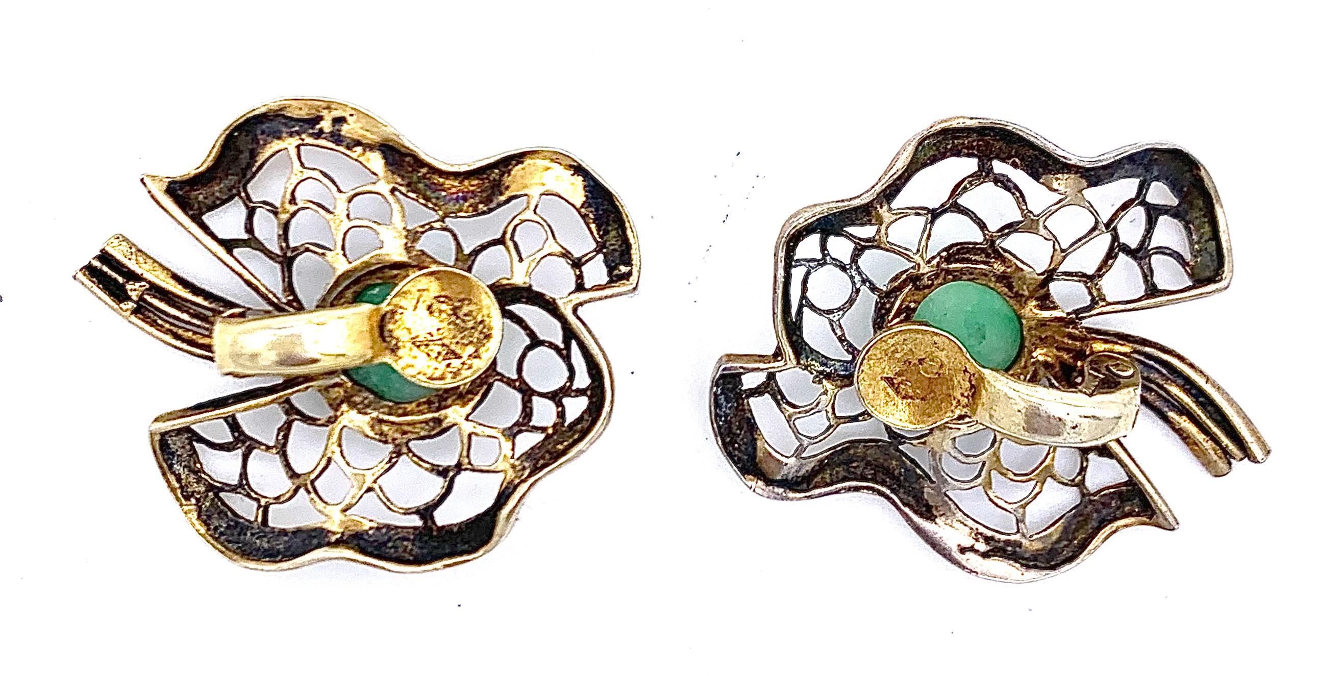 Vintage Art Deco Clip on Earrings Silver Gilt Jade Cabochons In Good Condition For Sale In Munich, Bavaria