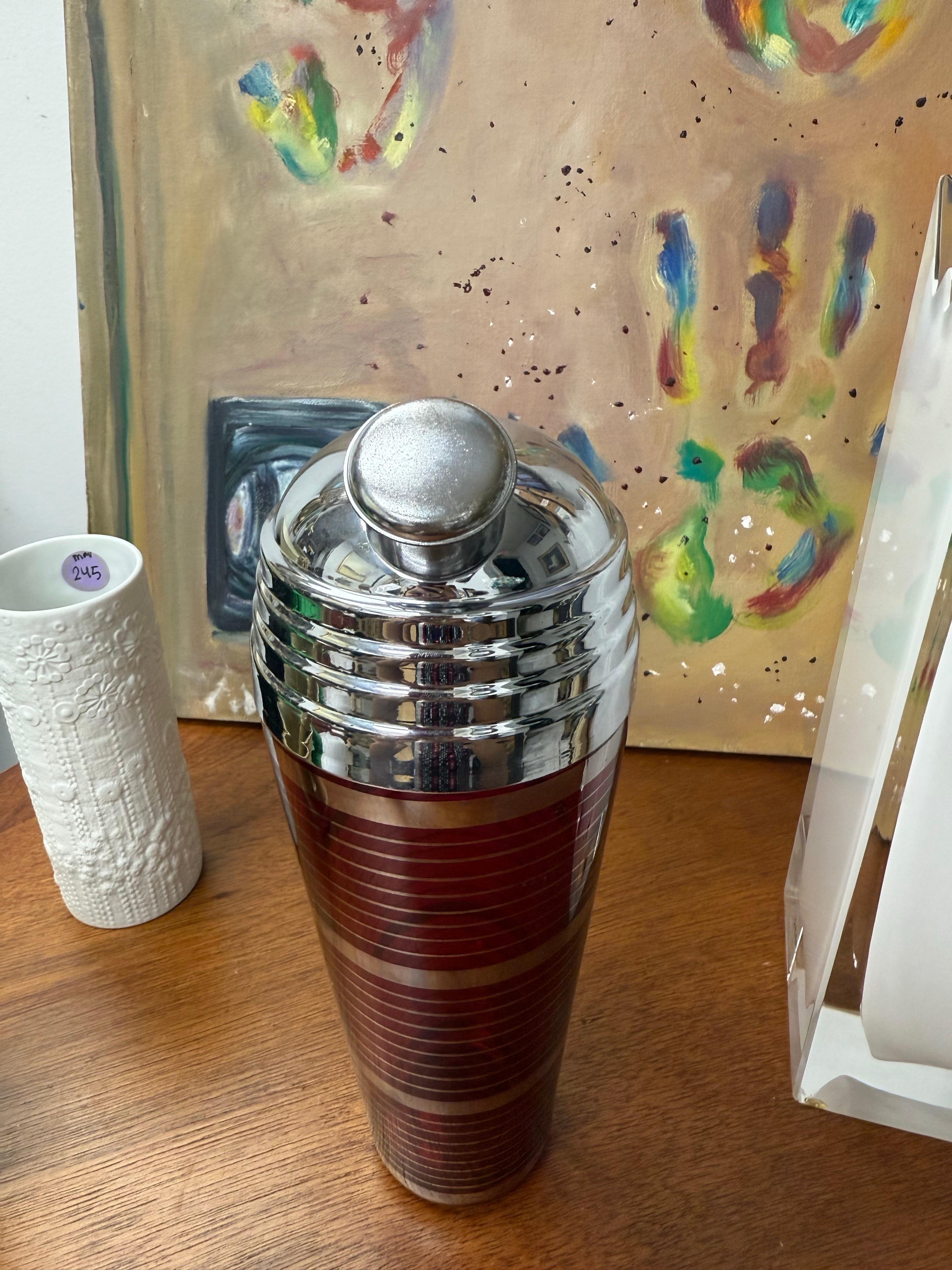 Vintage-Cocktailshaker im Art déco-Stil in Rubin mit silbernen Bändern im Zustand „Gut“ in Charleston, SC