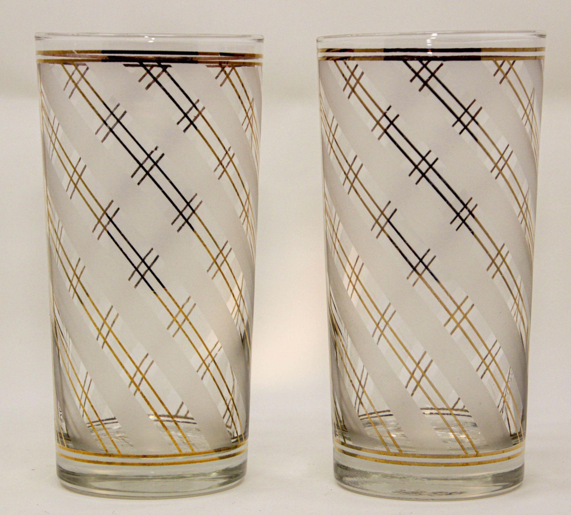 Vintage Culver striped gold line barware high ball glasses.
Gold Striped Set of 2 Signature Culver glasses Art Deco style gold and frosted striped tumblers.
Wonderful set of 2 Art Deco stylized tumblers. 
Vintage Culver Gold and frosted Chevron