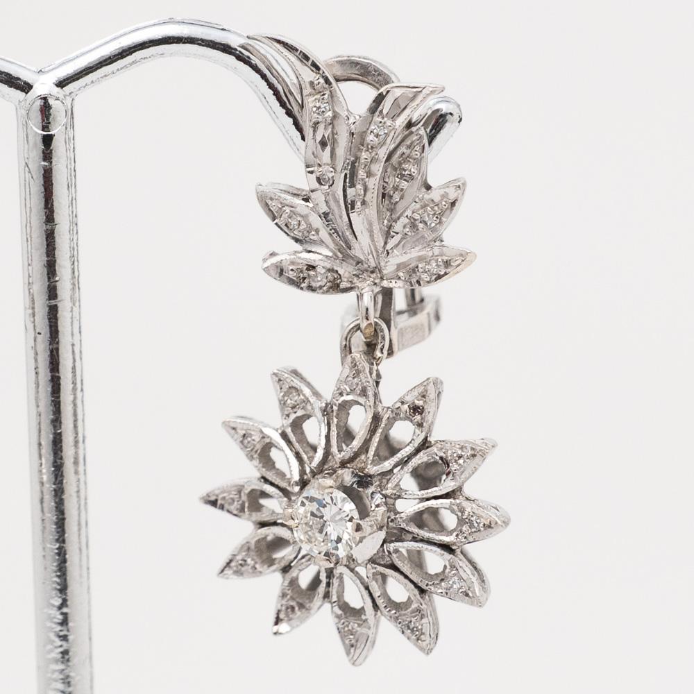 Vintage Art Deco maßgefertigte Palladium-Diamant-Tropfen-Ohrringe (Art déco) im Angebot