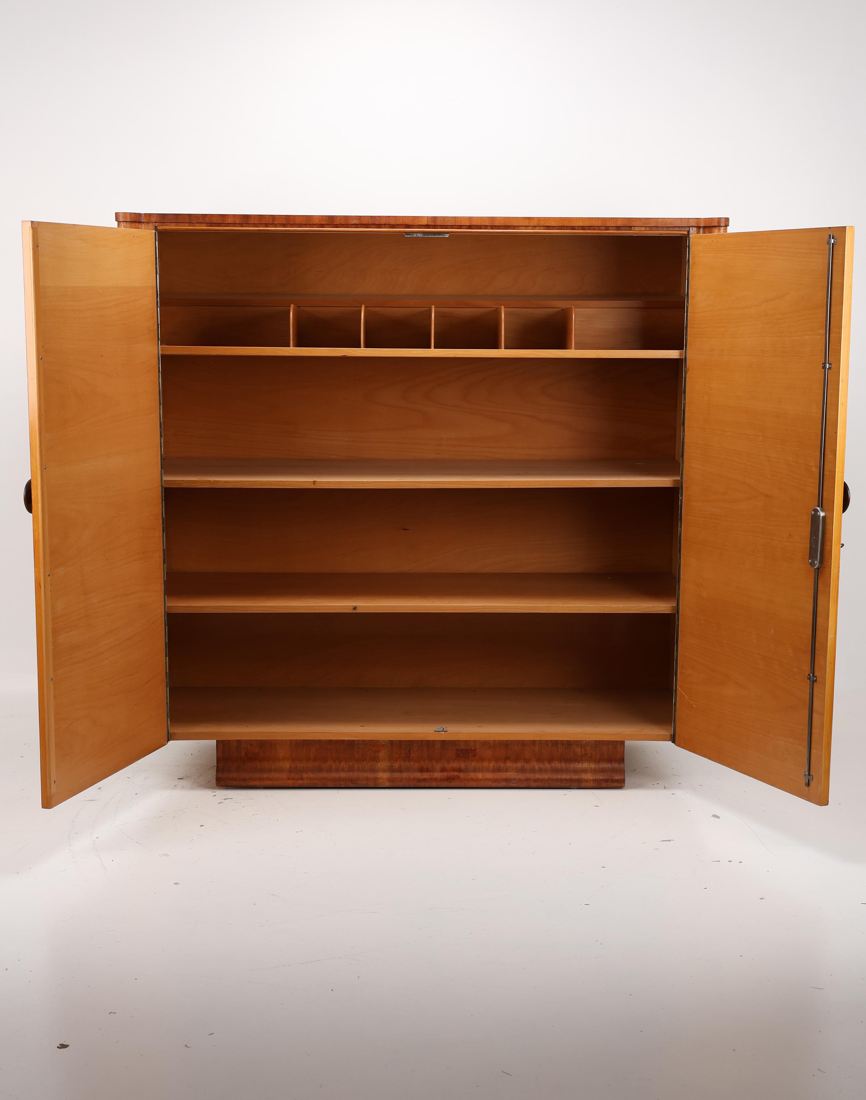 Vintage Art Deco Czech Sideboard in the Style of Jindřich Halabala For Sale 9