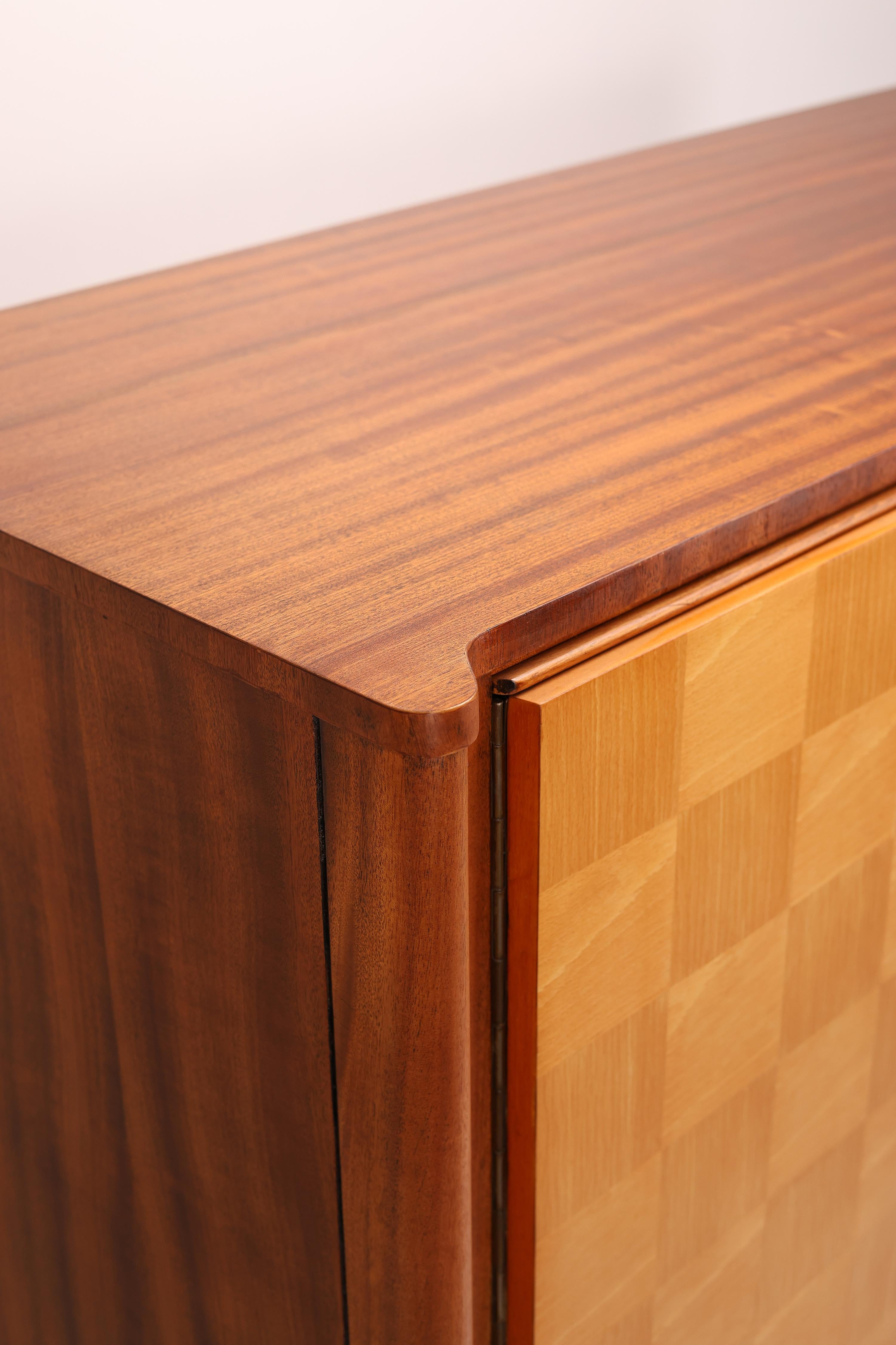 Vintage Art Deco Czech Sideboard in the Style of Jindřich Halabala For Sale 10