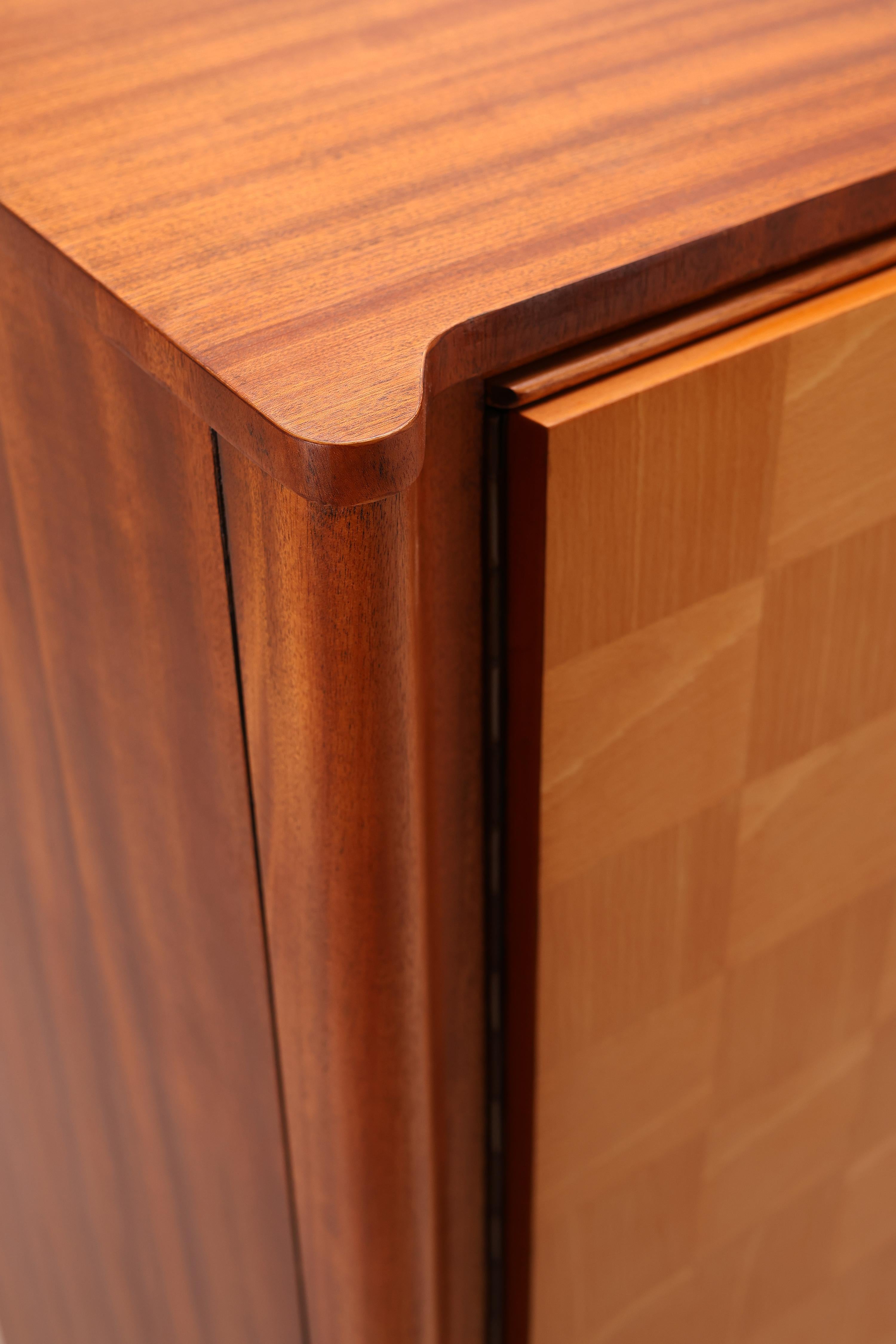 Vintage Art Deco Czech Sideboard in the Style of Jindřich Halabala For Sale 3