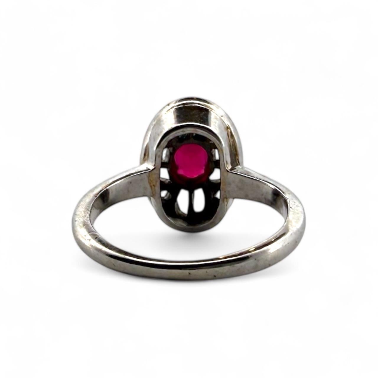 Vintage Art Deco Zierlicher Synthetischer Rubin & Diamant Pinky Ring im Angebot 2