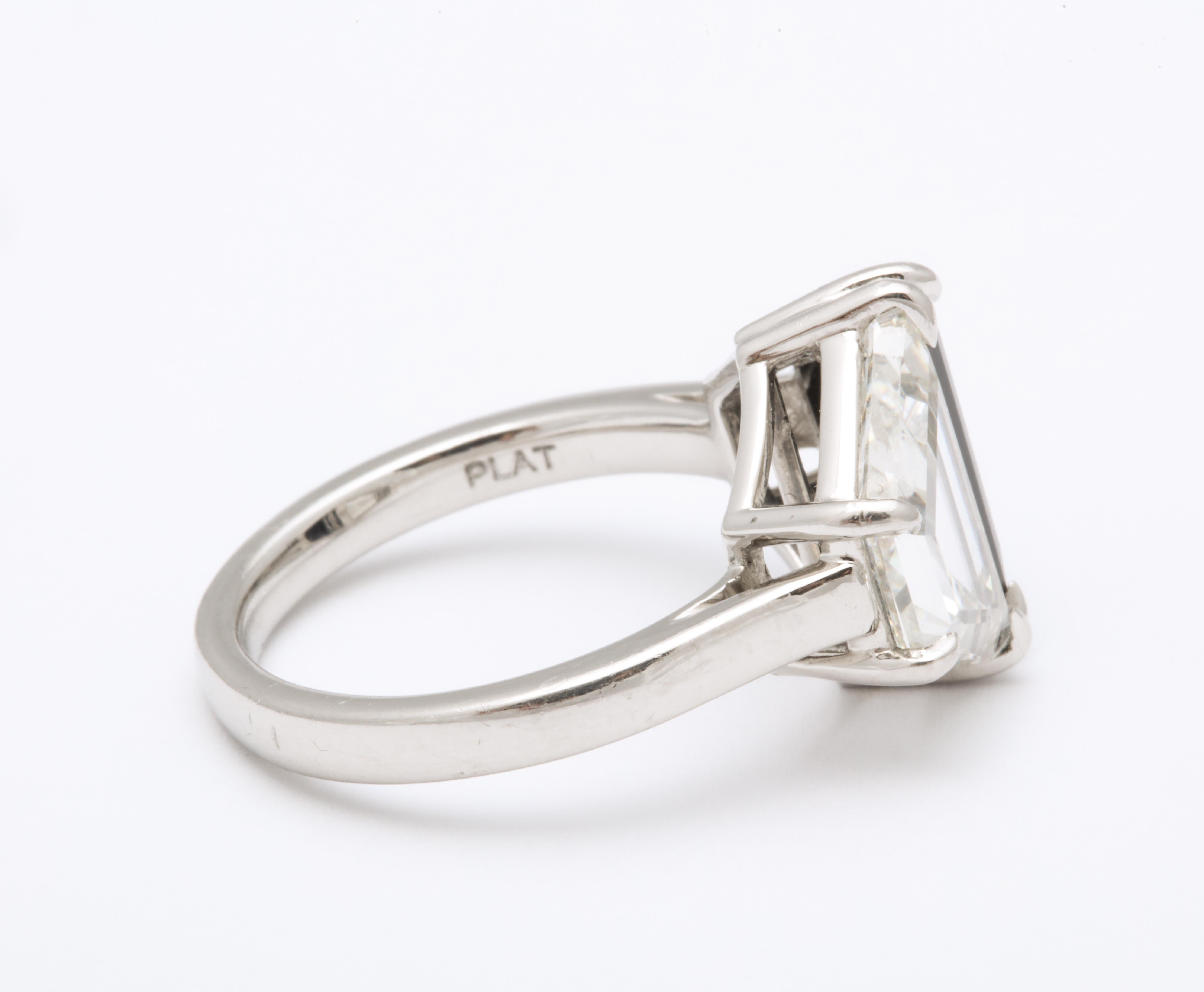 Vintage Art Deco Design 2.75 Carat Trapezoid Diamond and Onyx Platinum Ring 2