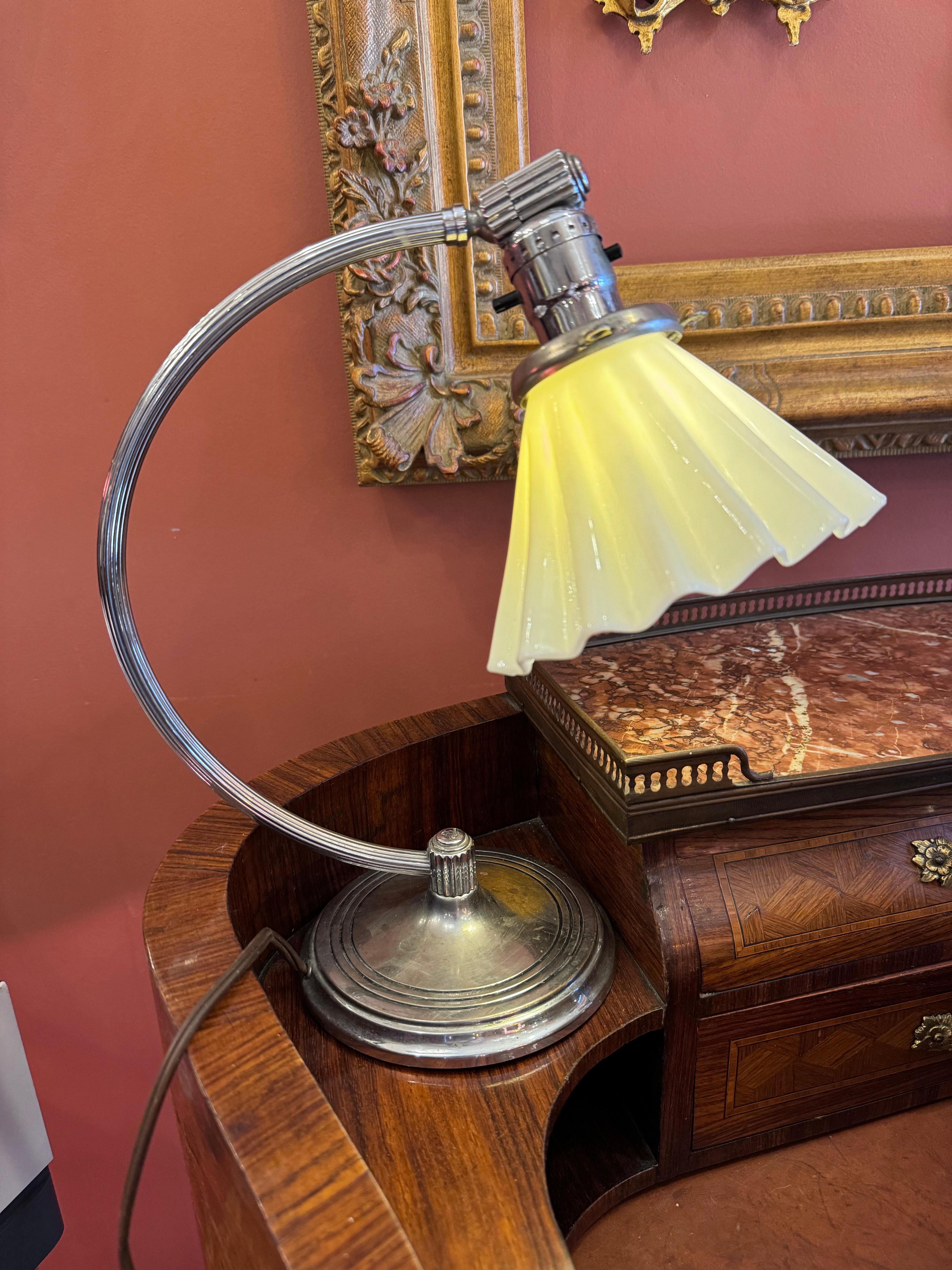 Lámpara de escritorio Art Déco vintage de Chase and Co. en venta 3