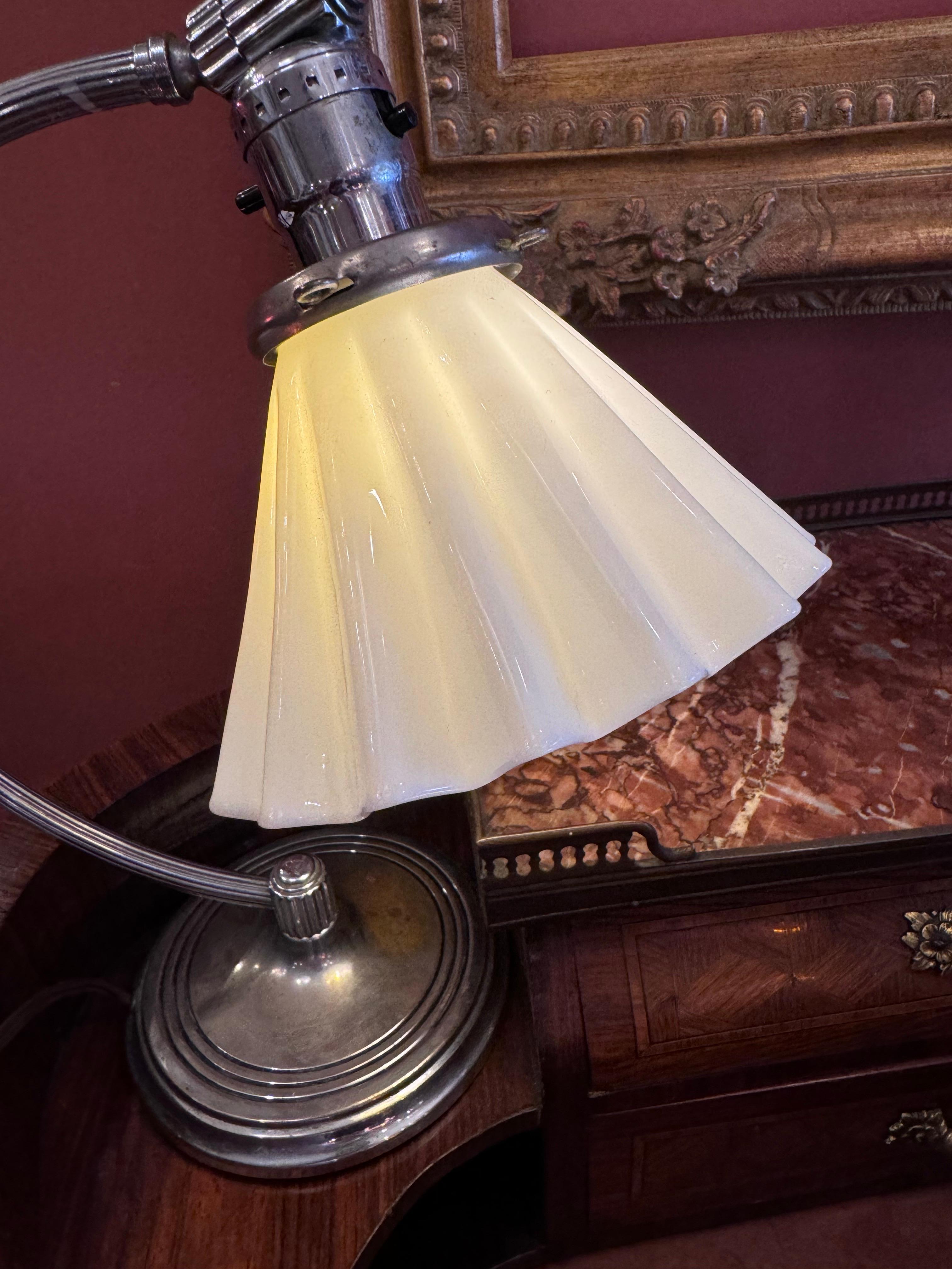 Lámpara de escritorio Art Déco vintage de Chase and Co. en venta 2