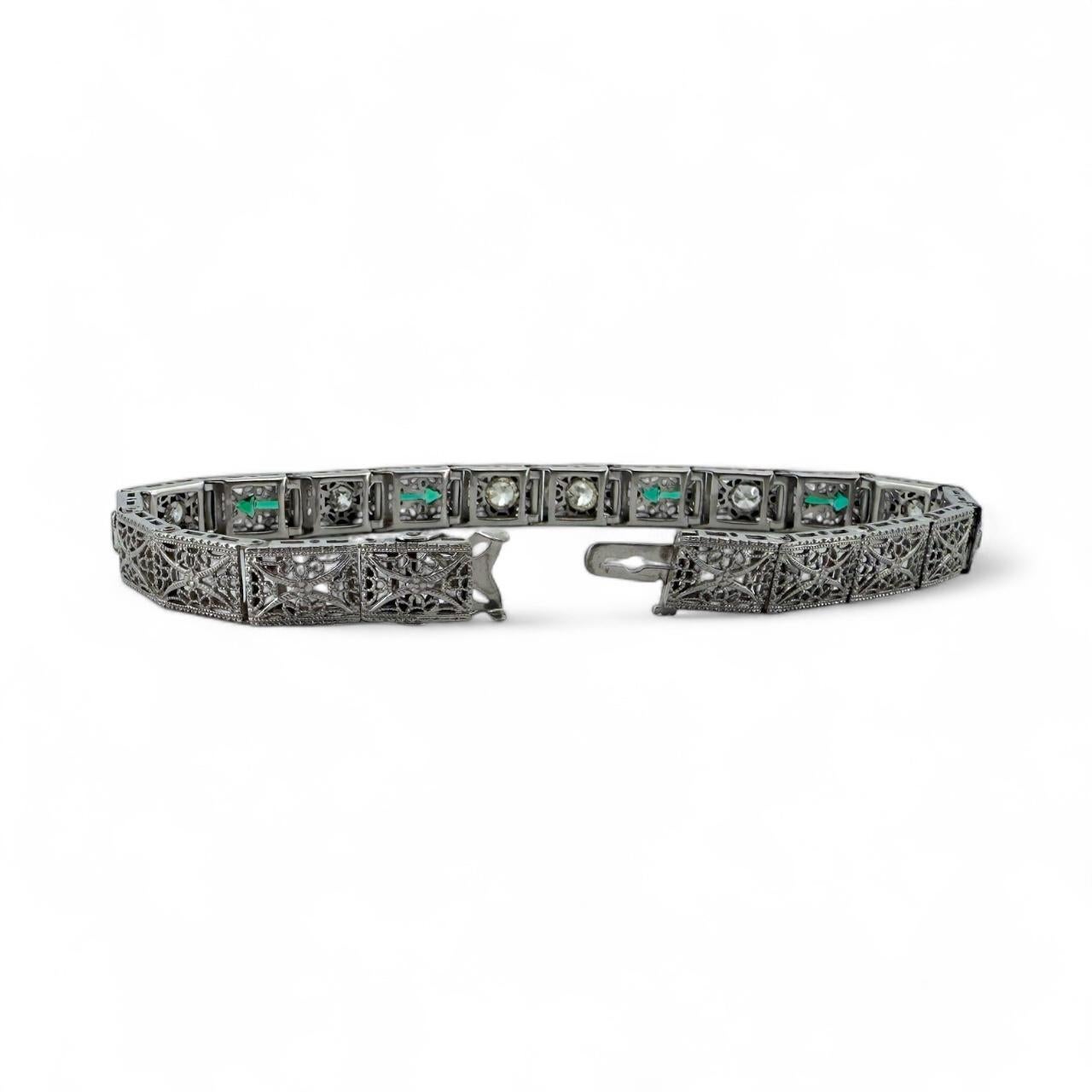 Vintage Art Deco Diamond & Emerald Filigree Bracelet 14K White Gold en vente 4