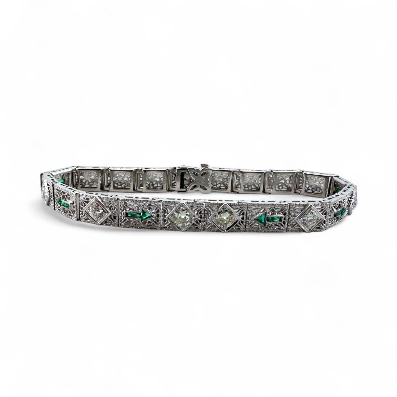 Vintage Art Deco Diamond & Emerald Filigree Bracelet 14K White Gold Pour femmes en vente
