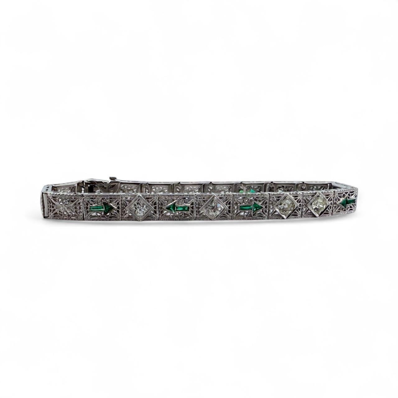 Vintage Art Deco Diamond & Emerald Filigree Bracelet 14K White Gold en vente 1