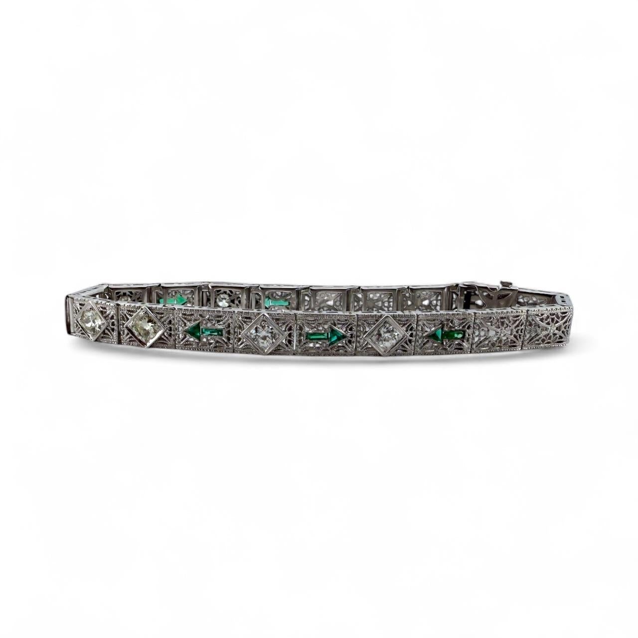 Vintage Art Deco Diamond & Emerald Filigree Bracelet 14K White Gold en vente 2