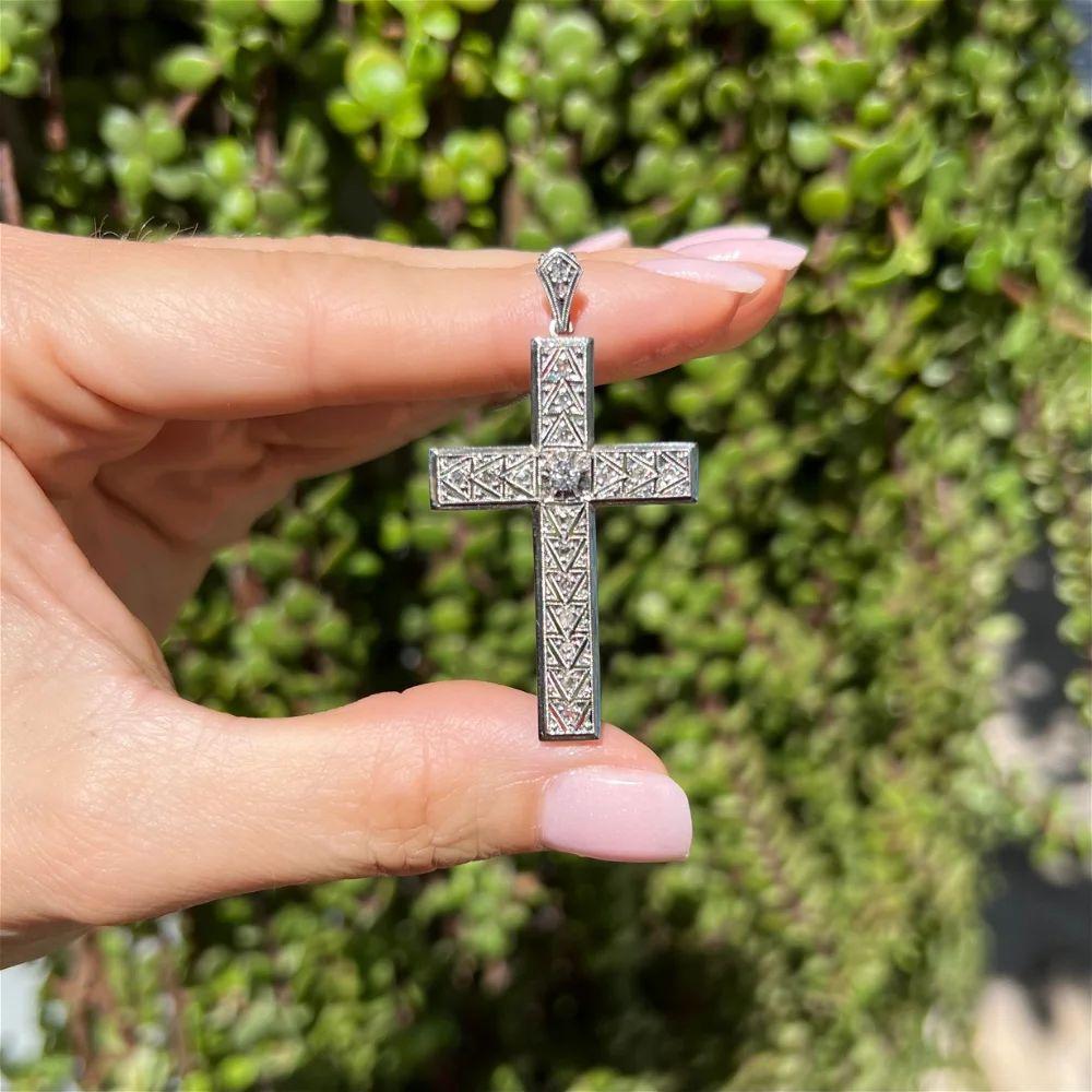 Art Déco Vintage Art Deco Diamond Platinum Cross Pendant Necklace Estate Jewelry in vendita