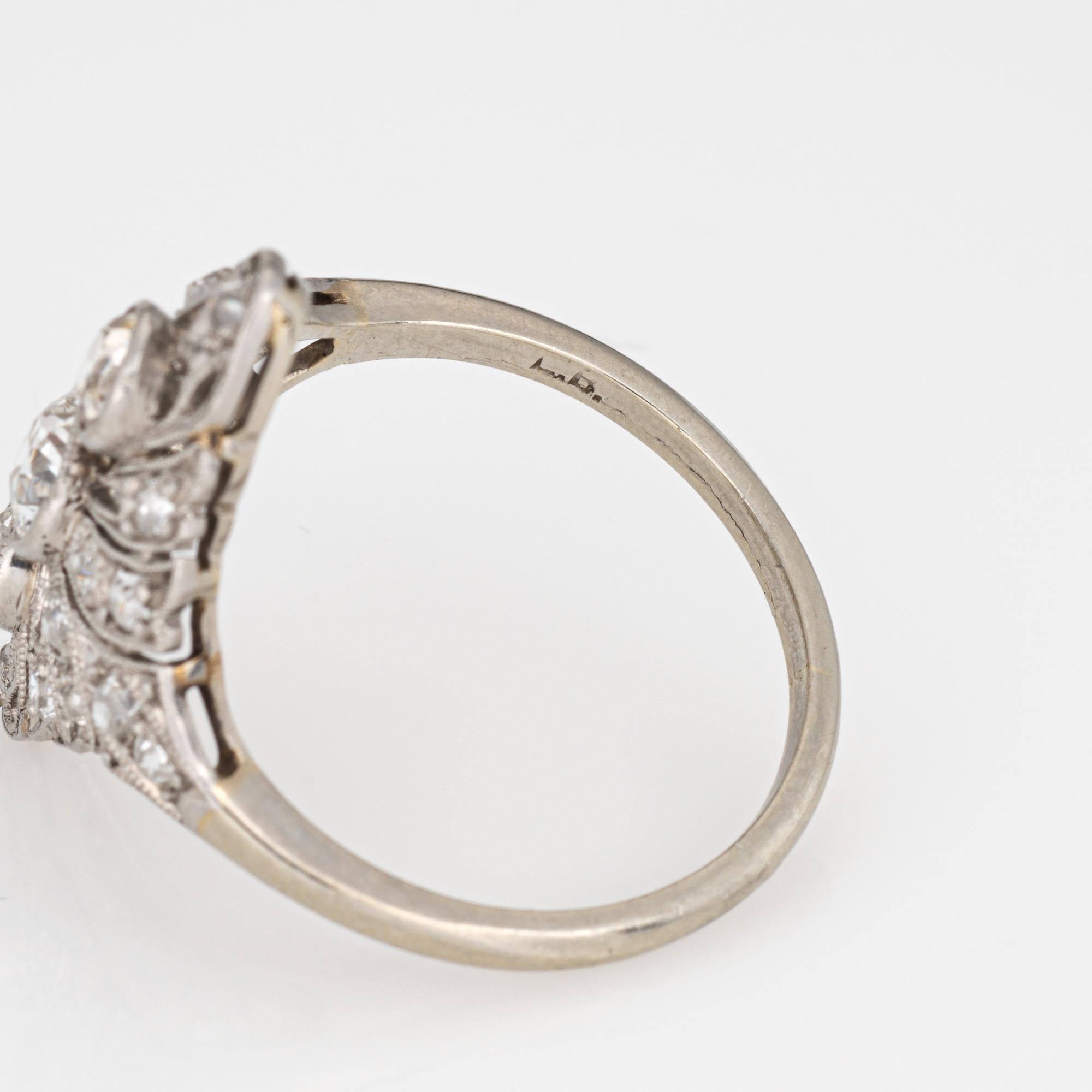 Anello Vintage Art Deco con diamante Sz 7 in oro bianco 18 carati con 3 pietre a cena Gioielleria in vendita 1