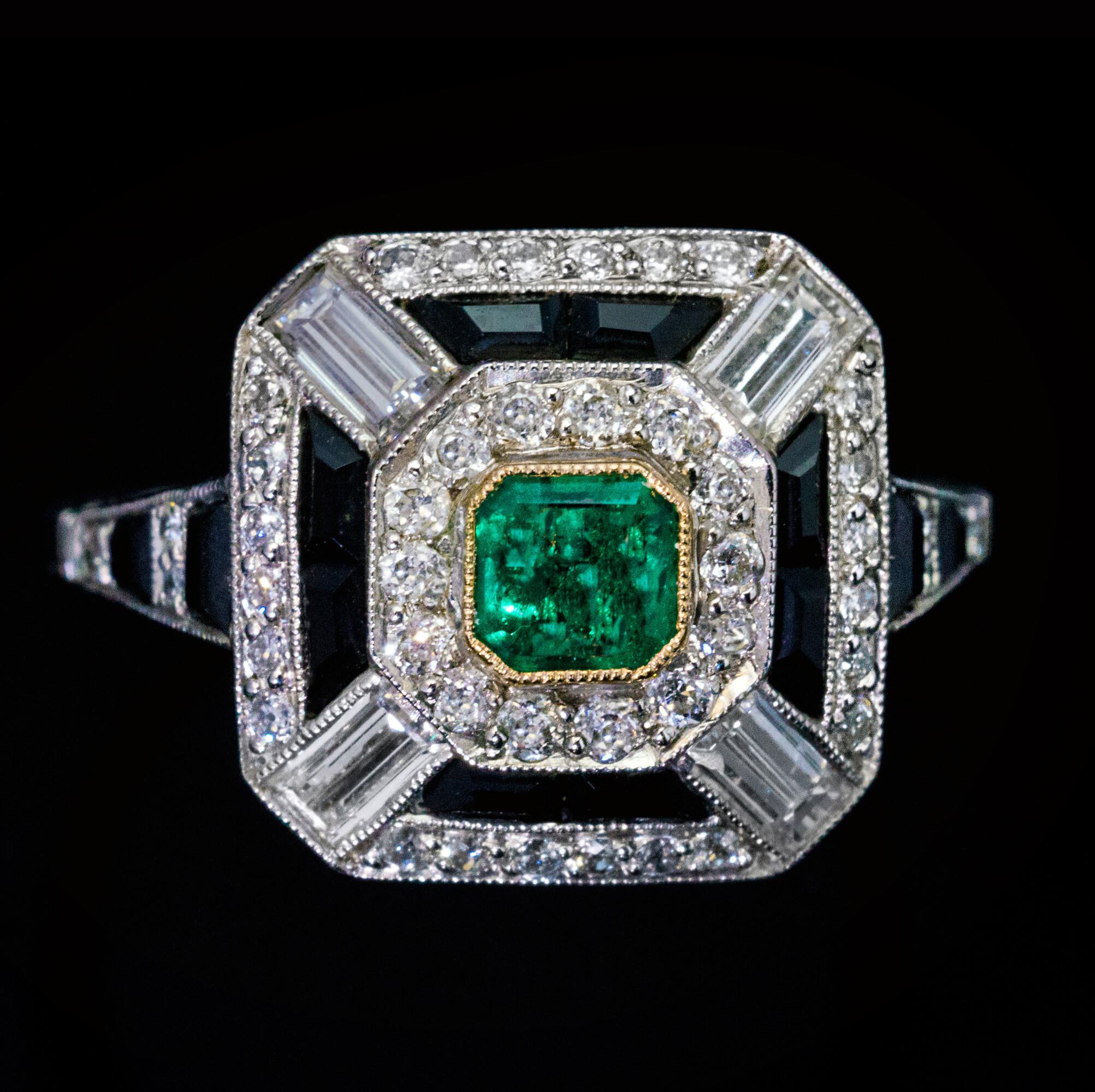 Vintage Art Deco Emerald Diamond Onyx Ring In Excellent Condition In Chicago, IL