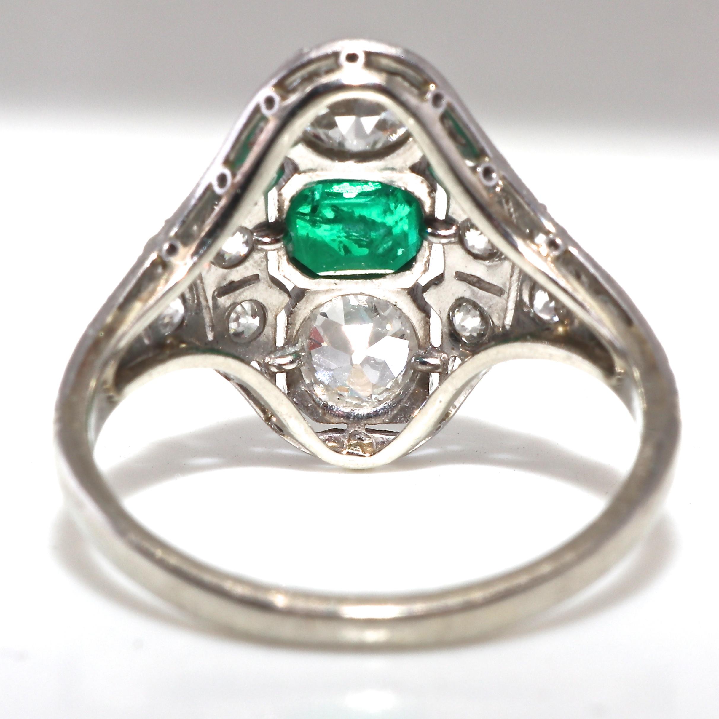 Vintage Art Deco Emerald Diamond Platinum Ring In Excellent Condition In Beverly Hills, CA