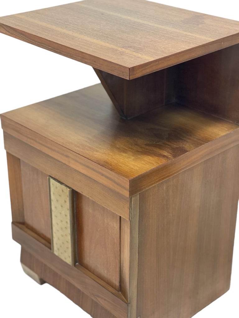 Vintage Art Deco End Table or Accent Table With One Drawer For Sale at