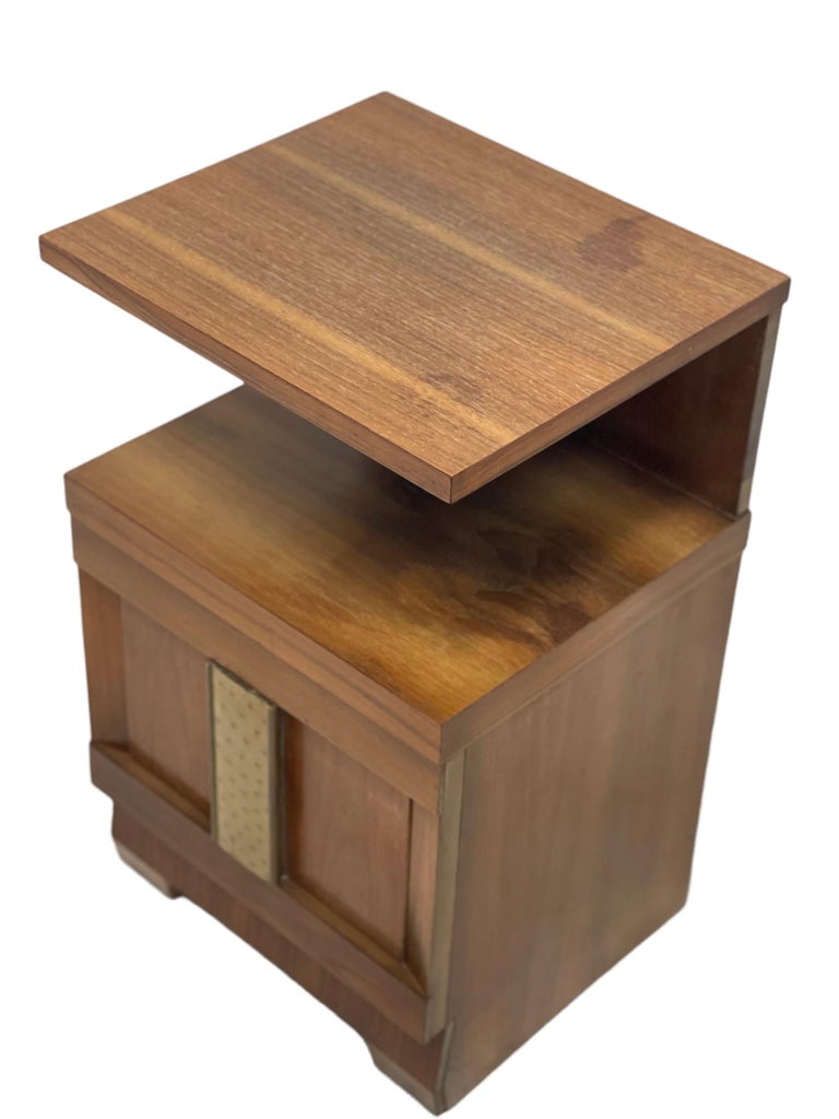 Vintage Art Deco End Table or Accent Table With One Drawer For Sale at