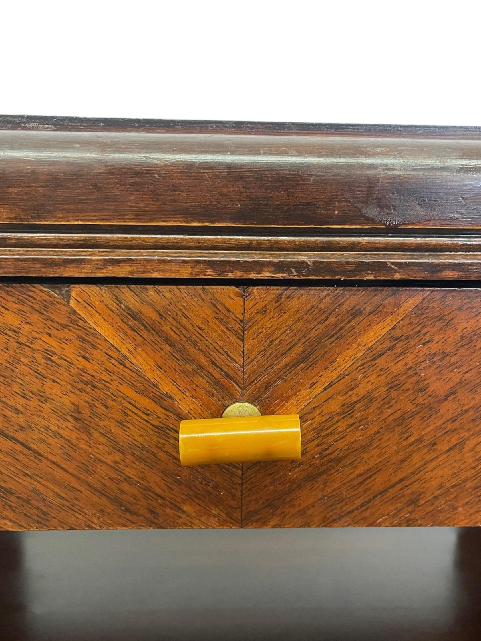 Vintage Art Deco Beistelltisch mit aufgesetztem  Zwei Magazinständer im Angebot 4