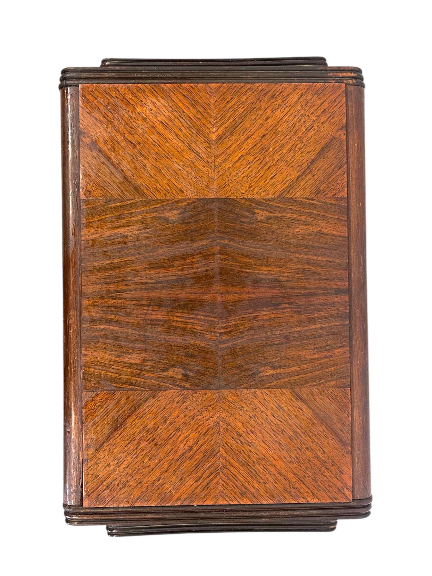 Vintage Art Deco Beistelltisch mit aufgesetztem  Zwei Magazinständer im Angebot 3