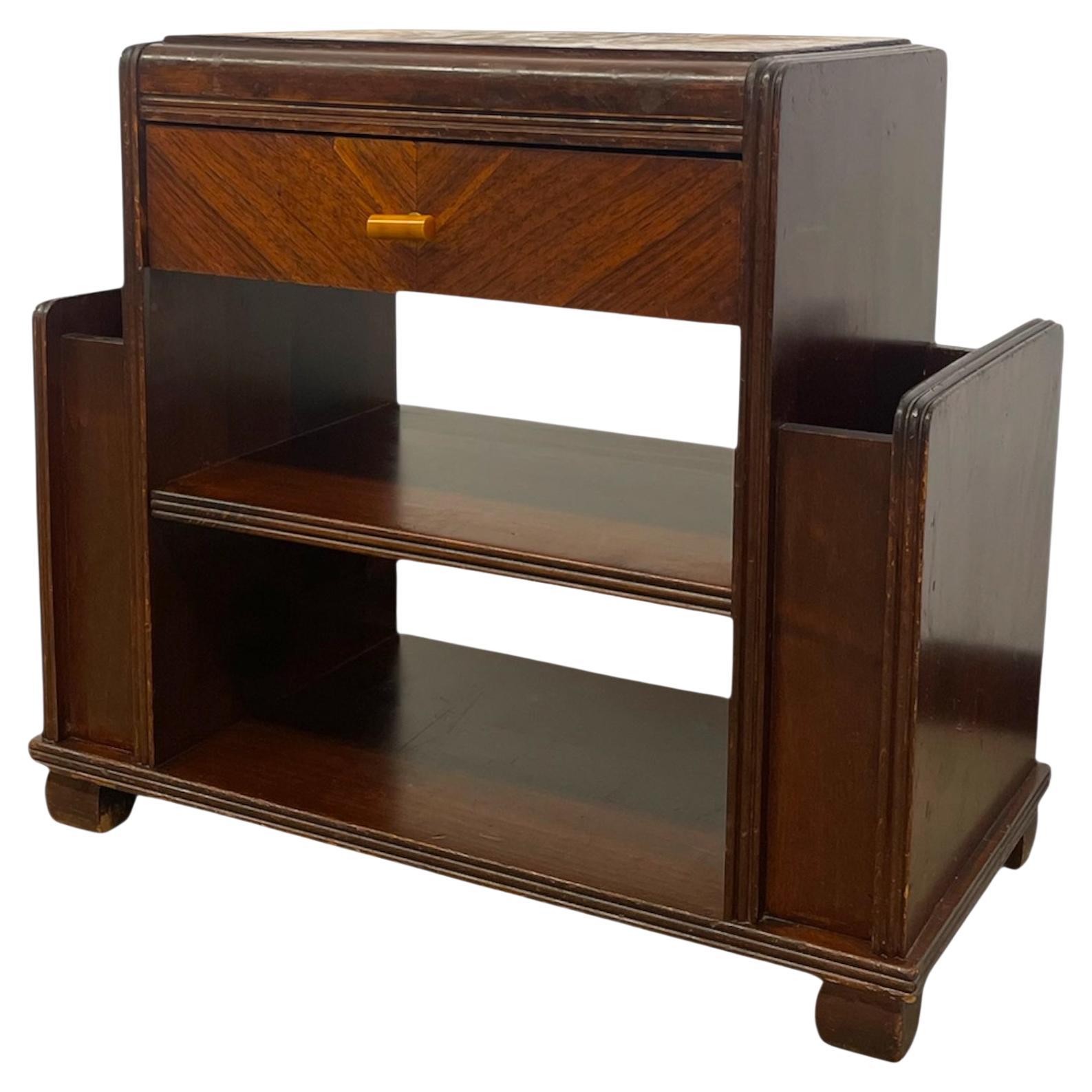 Vintage Art Deco Beistelltisch mit aufgesetztem  Zwei Magazinständer im Angebot