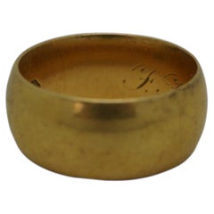 Vintage Art Deco English 18 Karat Yellow Gold Cigar Style Dome Wedding Band Ring