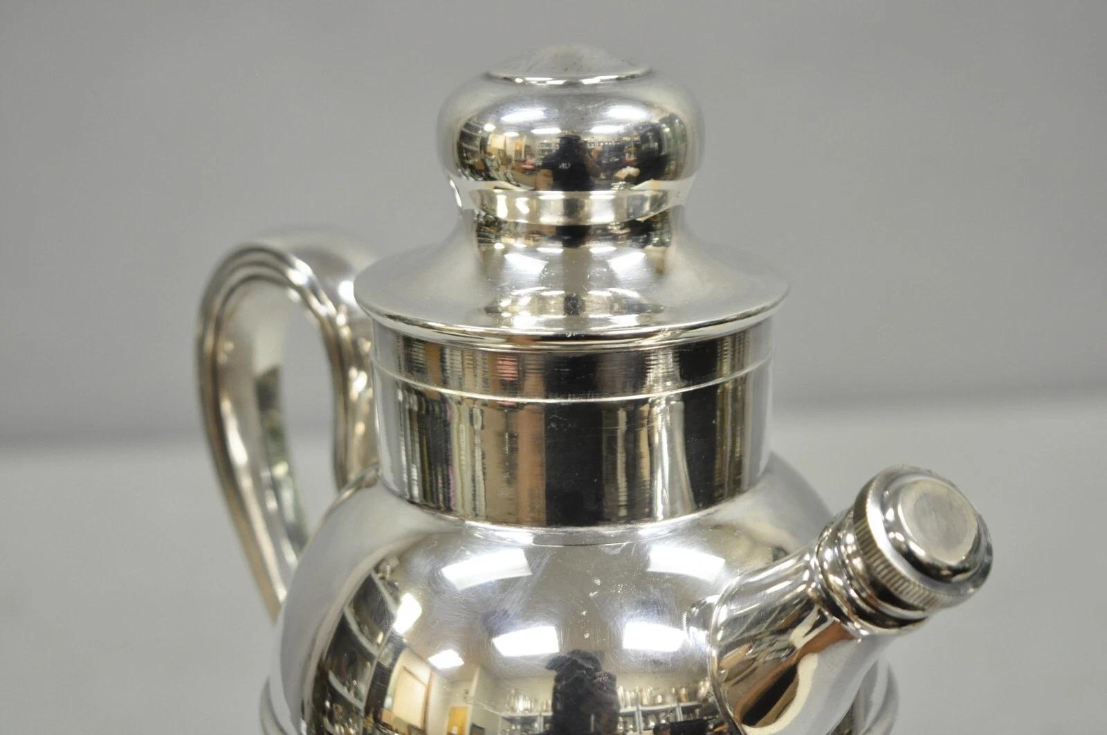 Vintage Art Deco English Silver Mg Silver Plated Martini Cocktail Shaker Pitcher In Good Condition For Sale In Philadelphia, PA