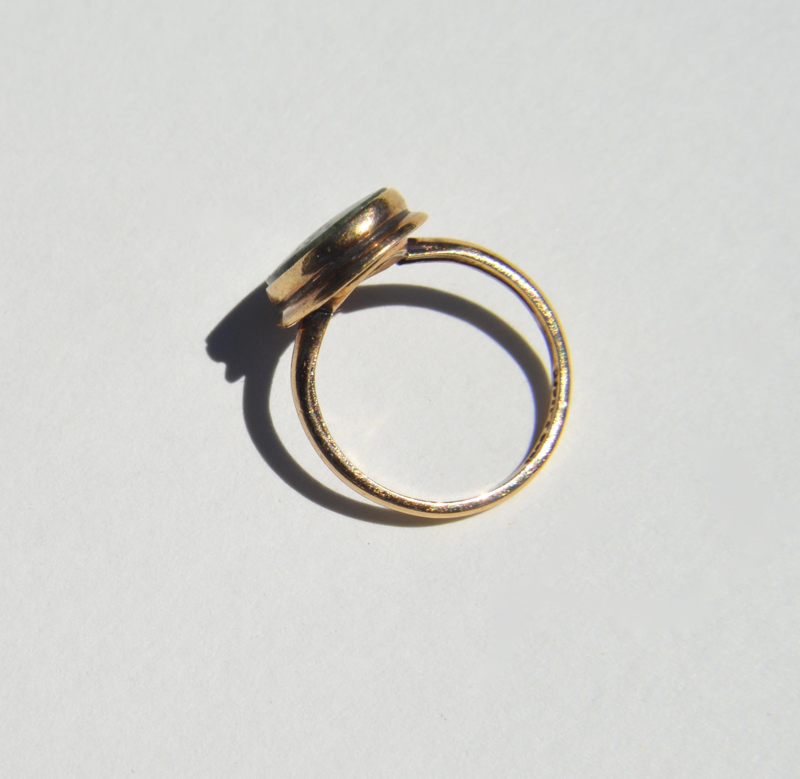 Women's Vintage Art Deco Era 1920s 5.81 Carat Jade 10 Karat Gold Signet Ring