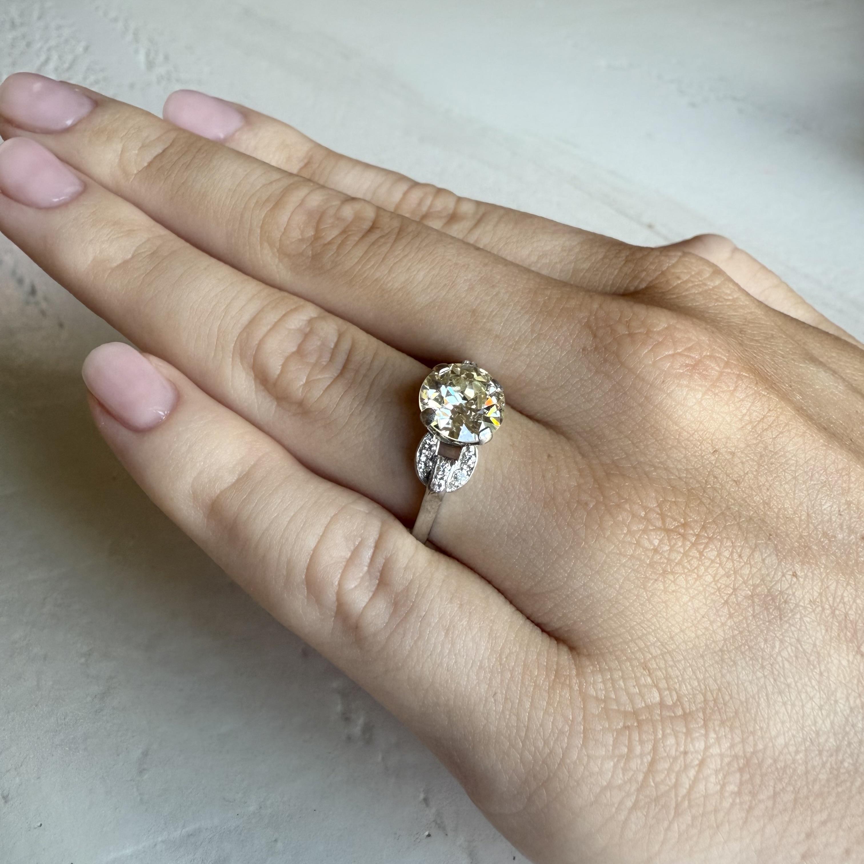 Adoriamo questa bellezza classica!

Dettagli dell'anello
Materiale: Platino
Epoca: Art Deco 1920 - 1940
Larghezza della testa: 5,8 mm
Altezza della testa: 5,8 mm
Peso: 5,14 grammi
Dimensione delle dita: 8
Su richiesta, è possibile ottenere una