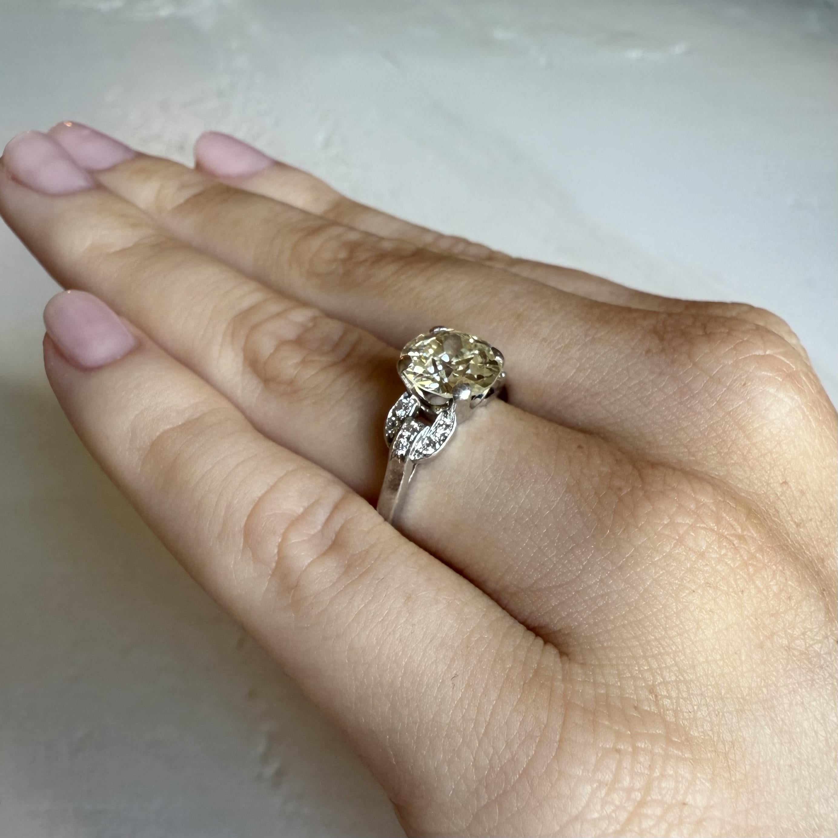 Art Déco Anello di fidanzamento con diamante d'epoca in stile Art Deco da 2,19 carati con taglio europeo GIA in vendita