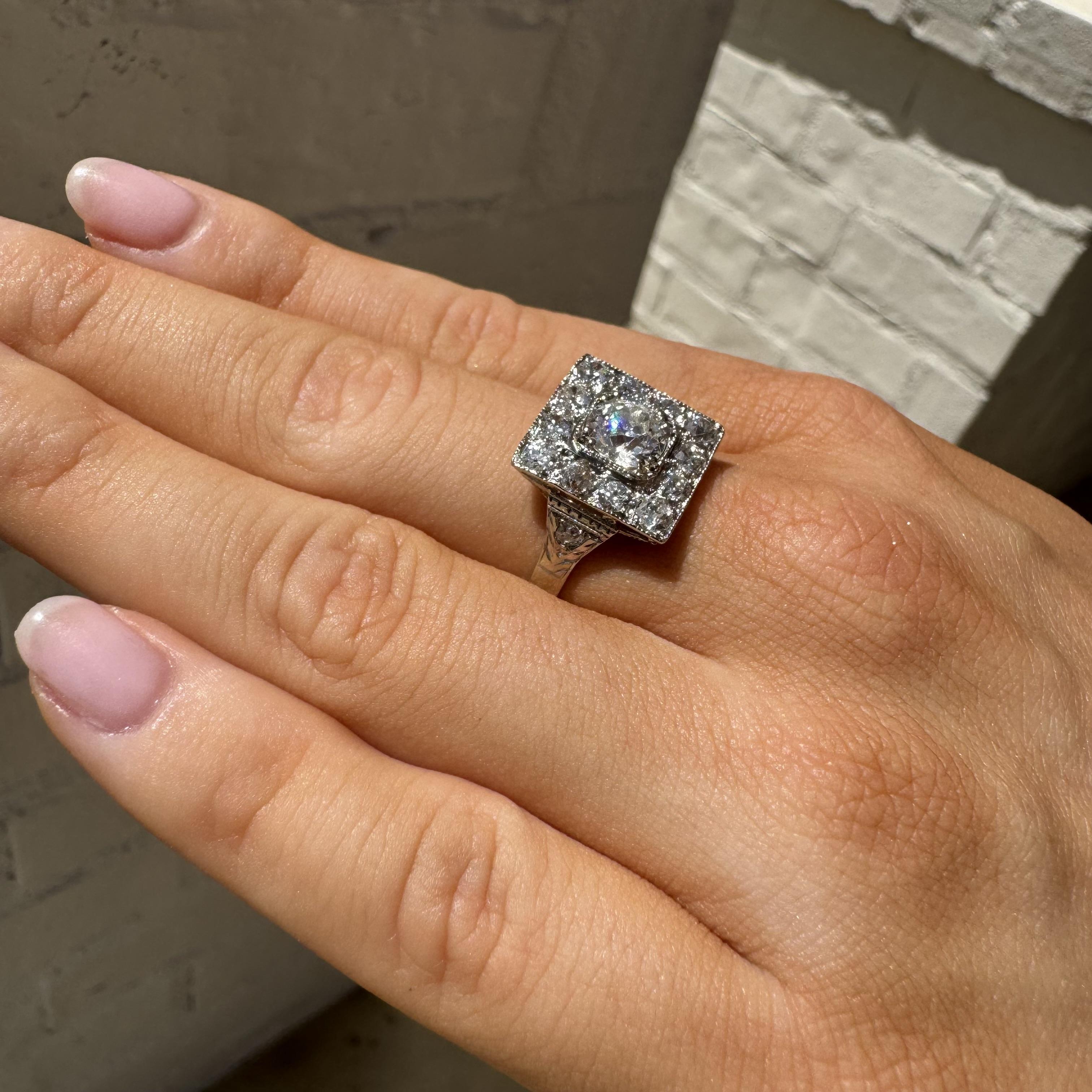 Bague halo de diamants taille ancienne de 2,3 carats de l'époque Art déco Bon état - En vente à Montgomery, AL