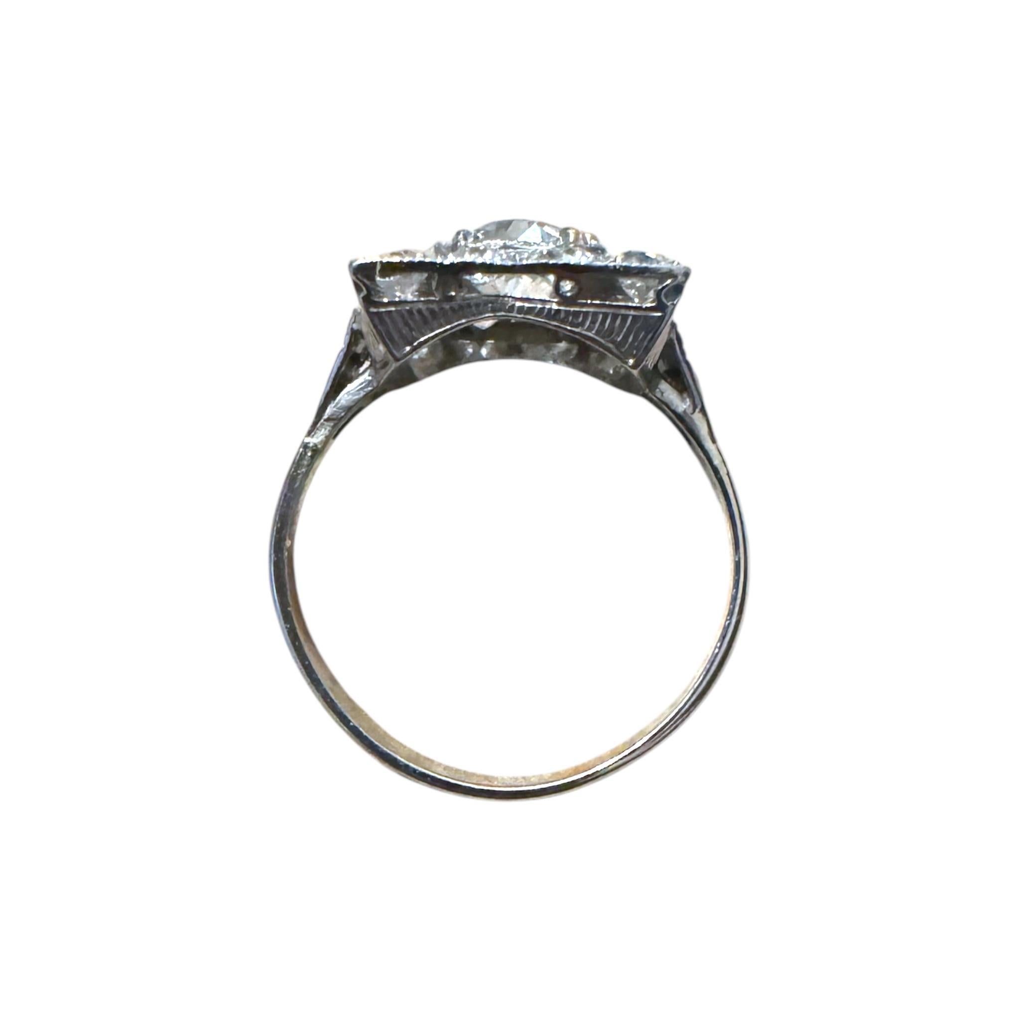 Bague halo de diamants taille ancienne de 2,3 carats de l'époque Art déco en vente 3