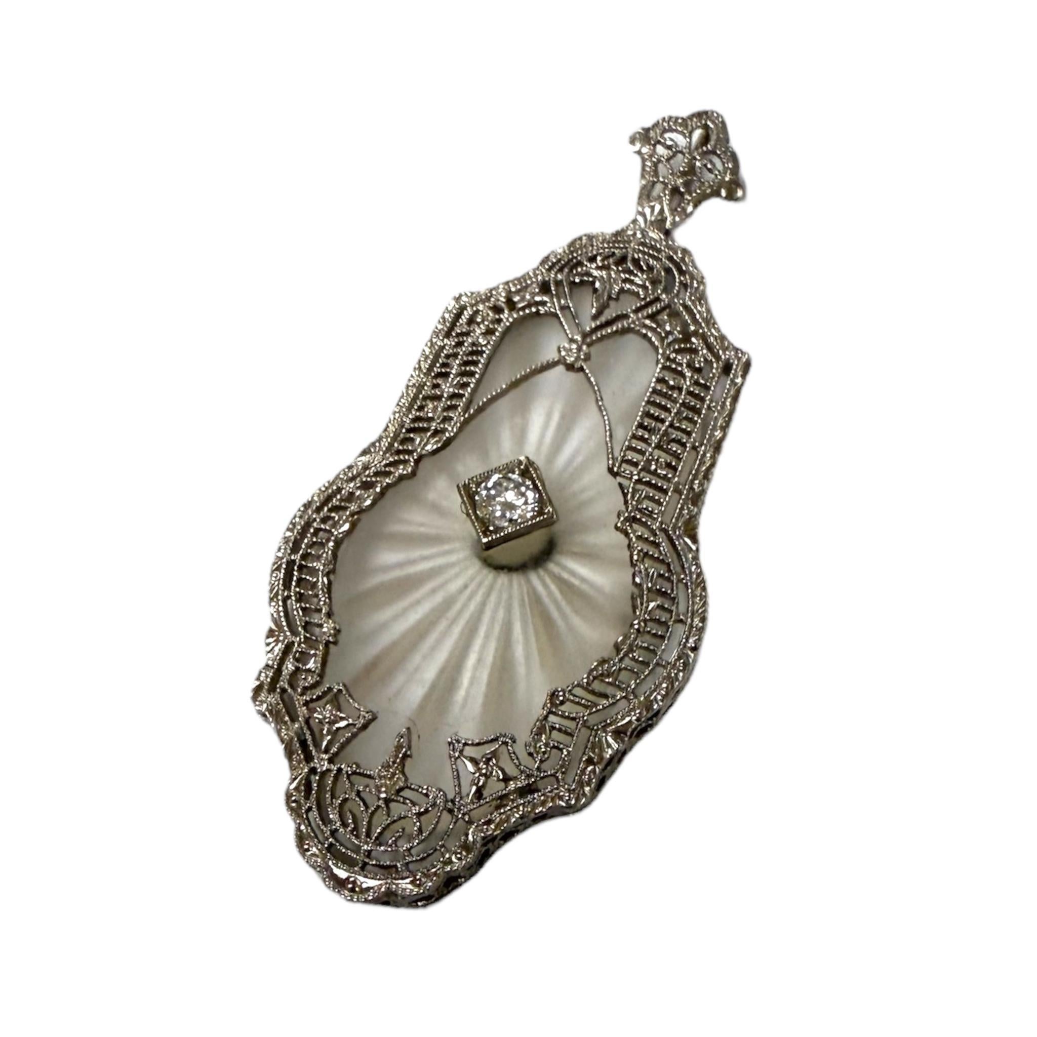Taglio antico europeo Ciondolo in vetro canforato d'epoca Art Deco in oro bianco 14K in vendita