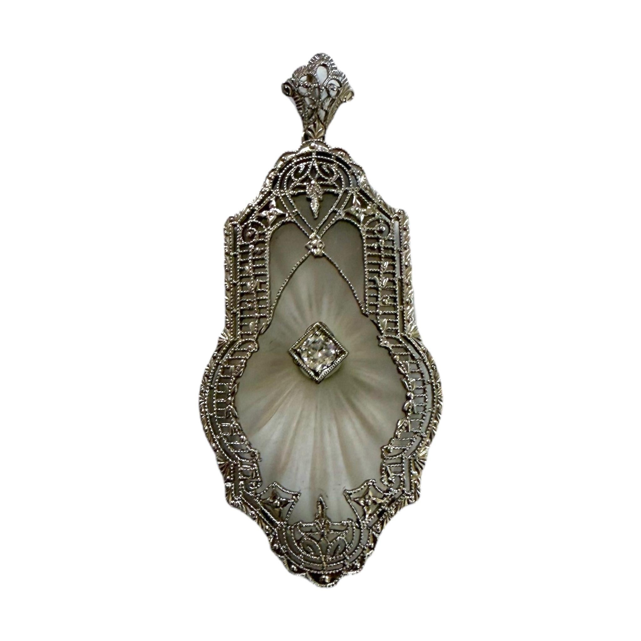Donna Ciondolo in vetro canforato d'epoca Art Deco in oro bianco 14K in vendita
