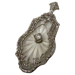 Ciondolo in vetro canforato d'epoca Art Deco in oro bianco 14K