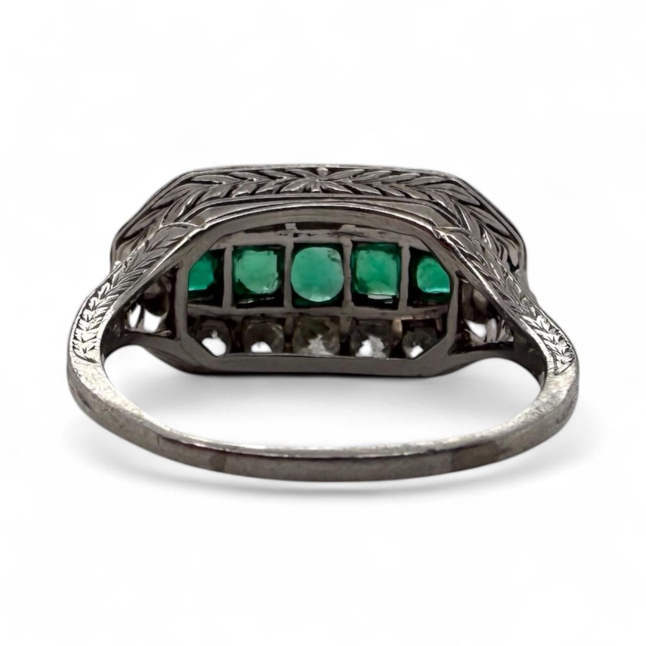 Vintage Art Deco Ära Smaragd & Diamant Cocktail Ring im Angebot 5
