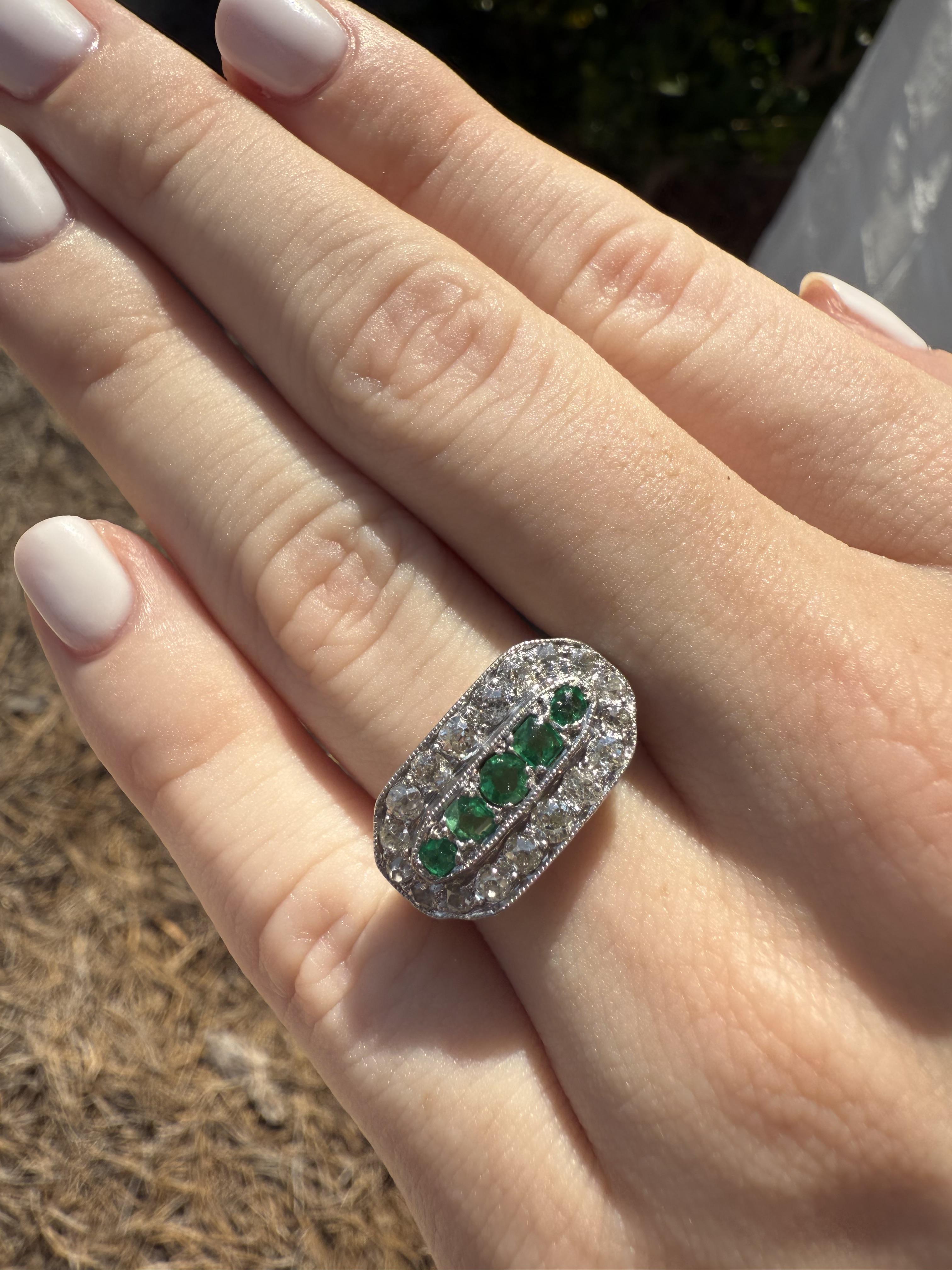 Vintage Art Deco Ära Smaragd & Diamant Cocktail Ring (Art déco) im Angebot